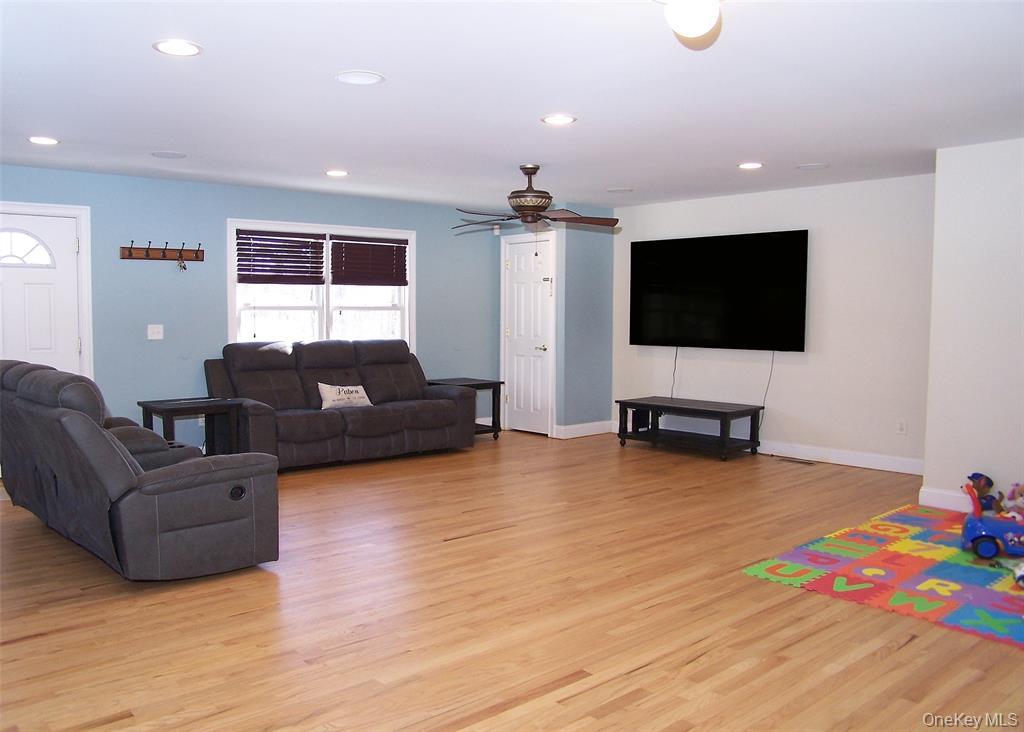 100 Lake Promenade, Ronkonkoma, NY 11779