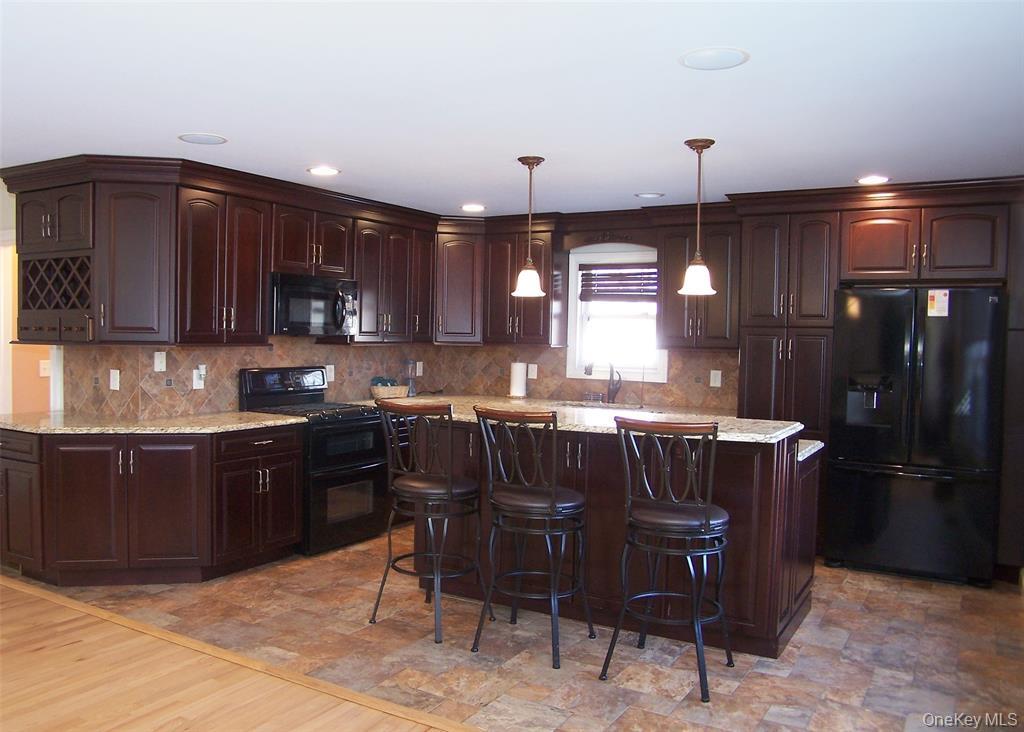 100 Lake Promenade, Ronkonkoma, NY 11779