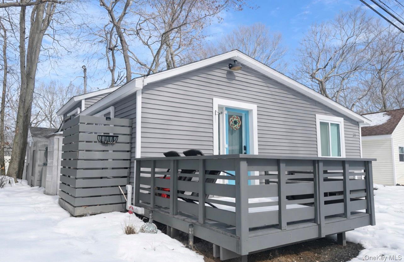 24 Anchor Path, Baiting Hollow, NY 11933