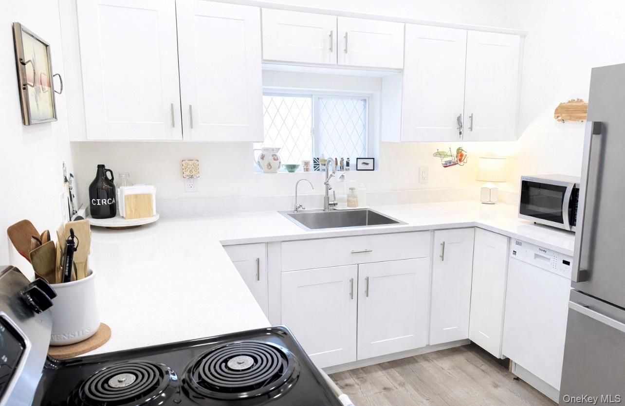 24 Anchor Path, Baiting Hollow, NY 11933