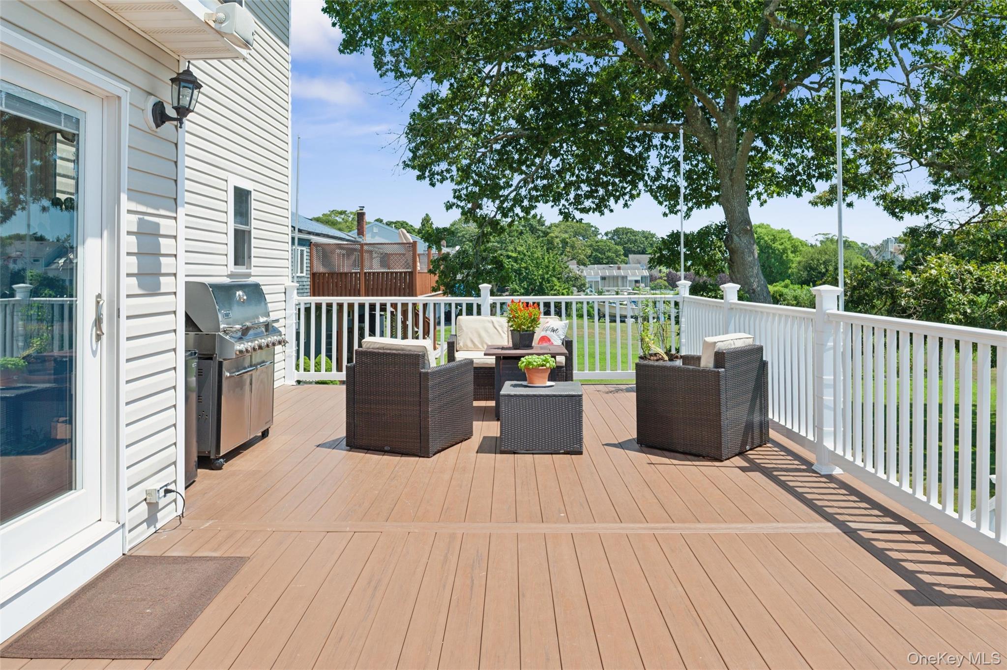 8 Sinnickson Road, Center Moriches, NY 11934