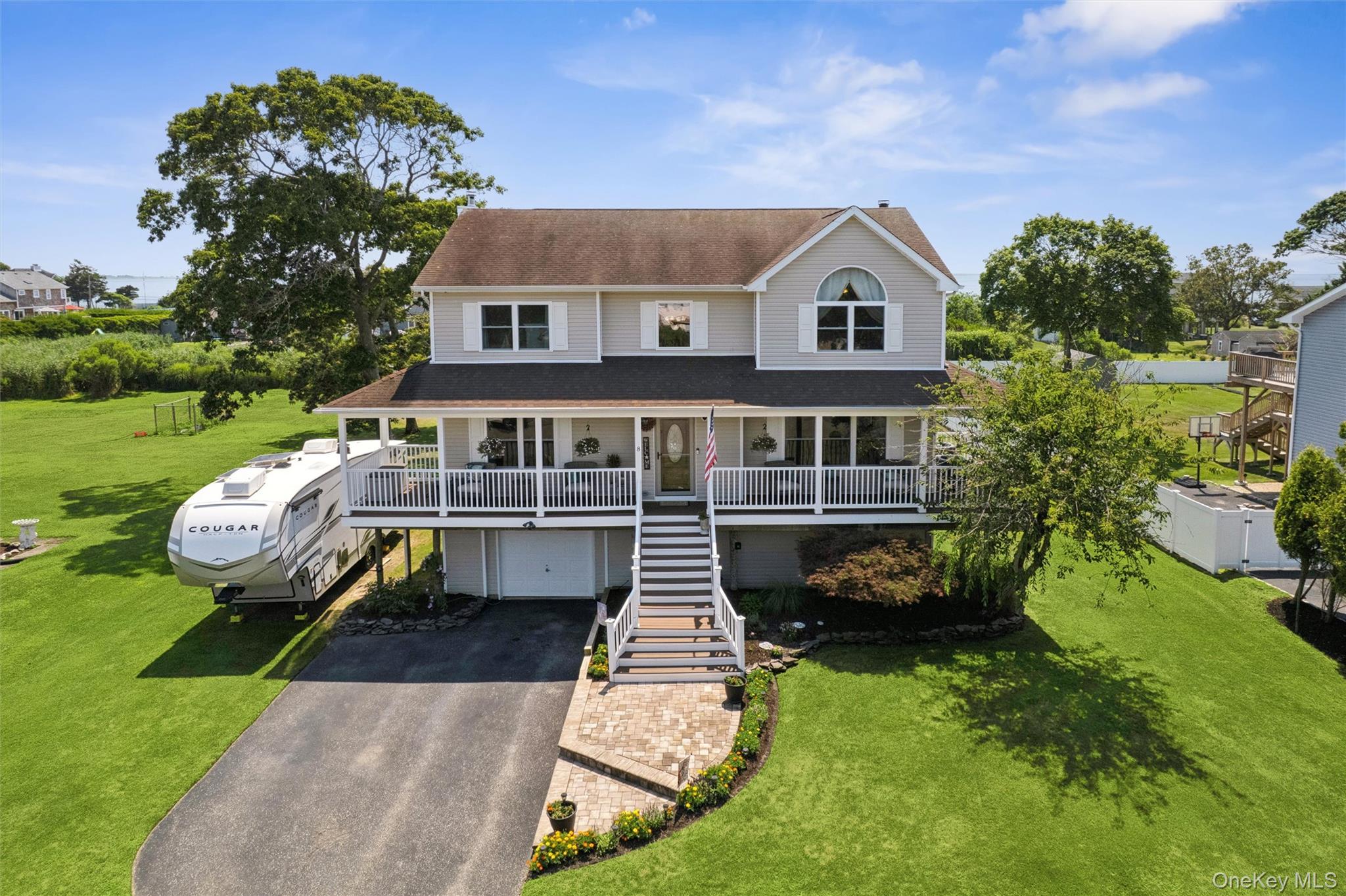 8 Sinnickson Road, Center Moriches, NY 11934