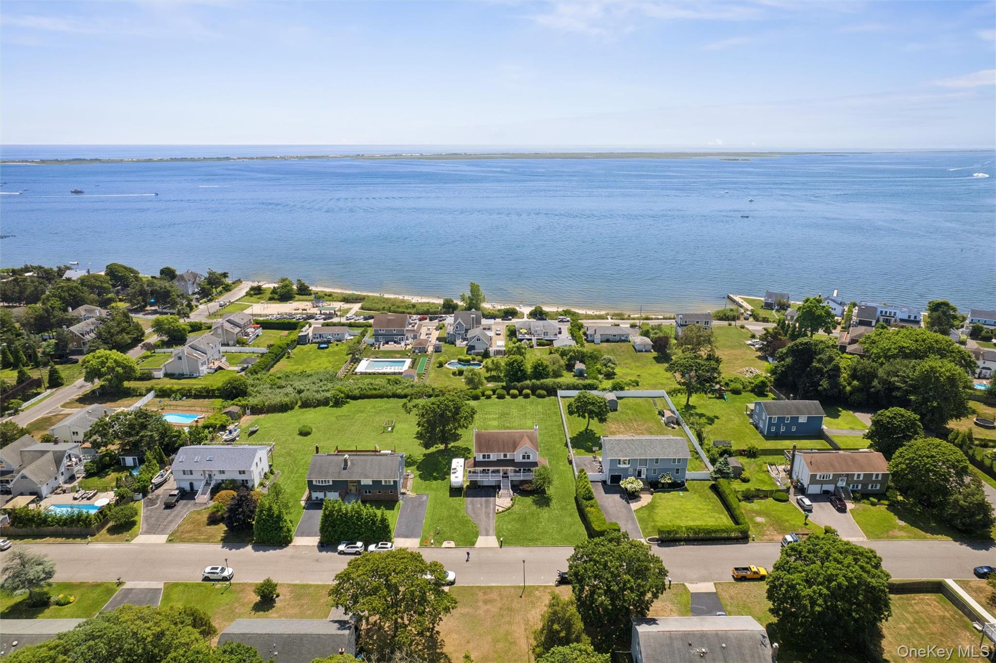 8 Sinnickson Road, Center Moriches, NY 11934