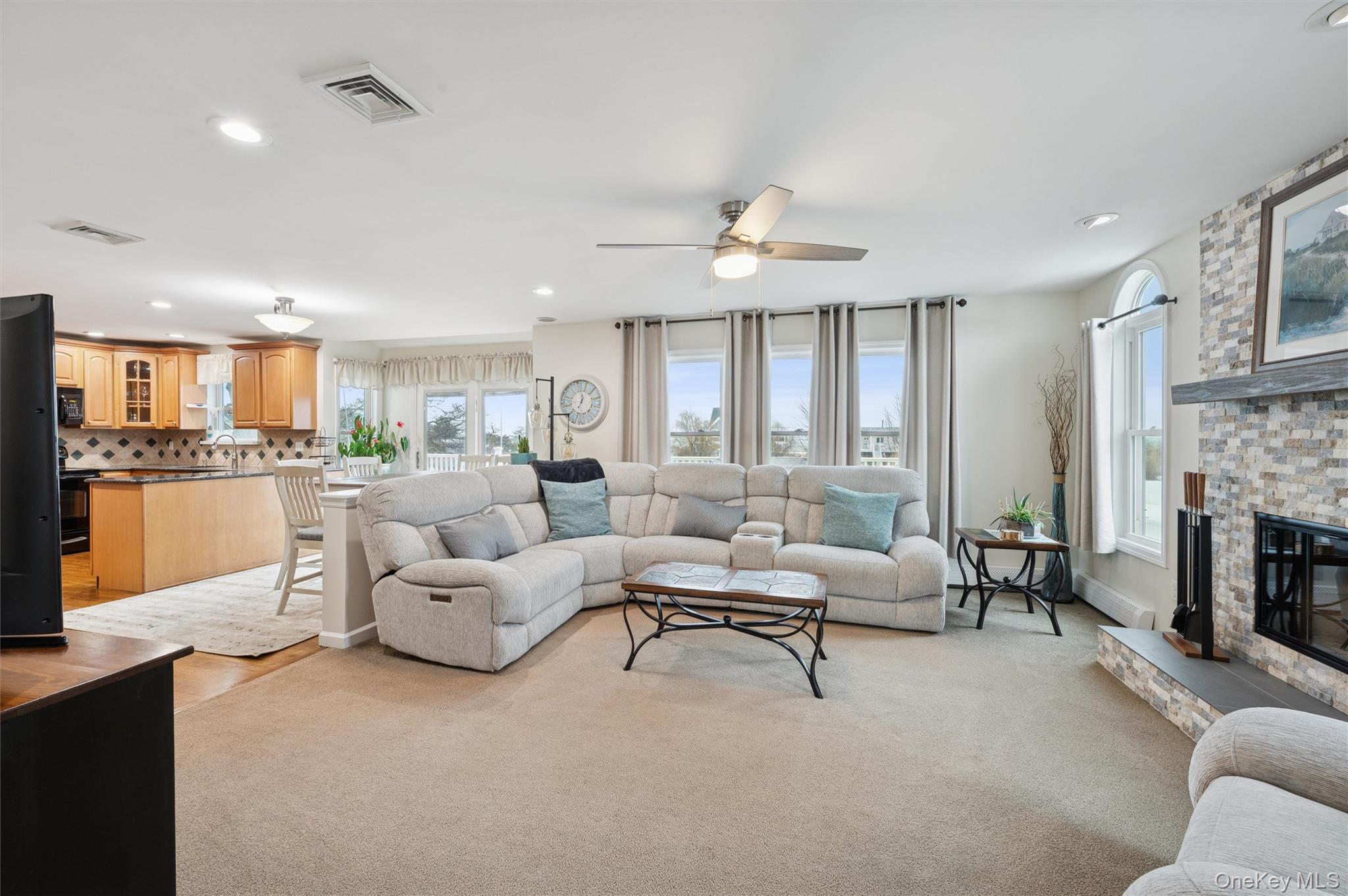 8 Sinnickson Road, Center Moriches, NY 11934