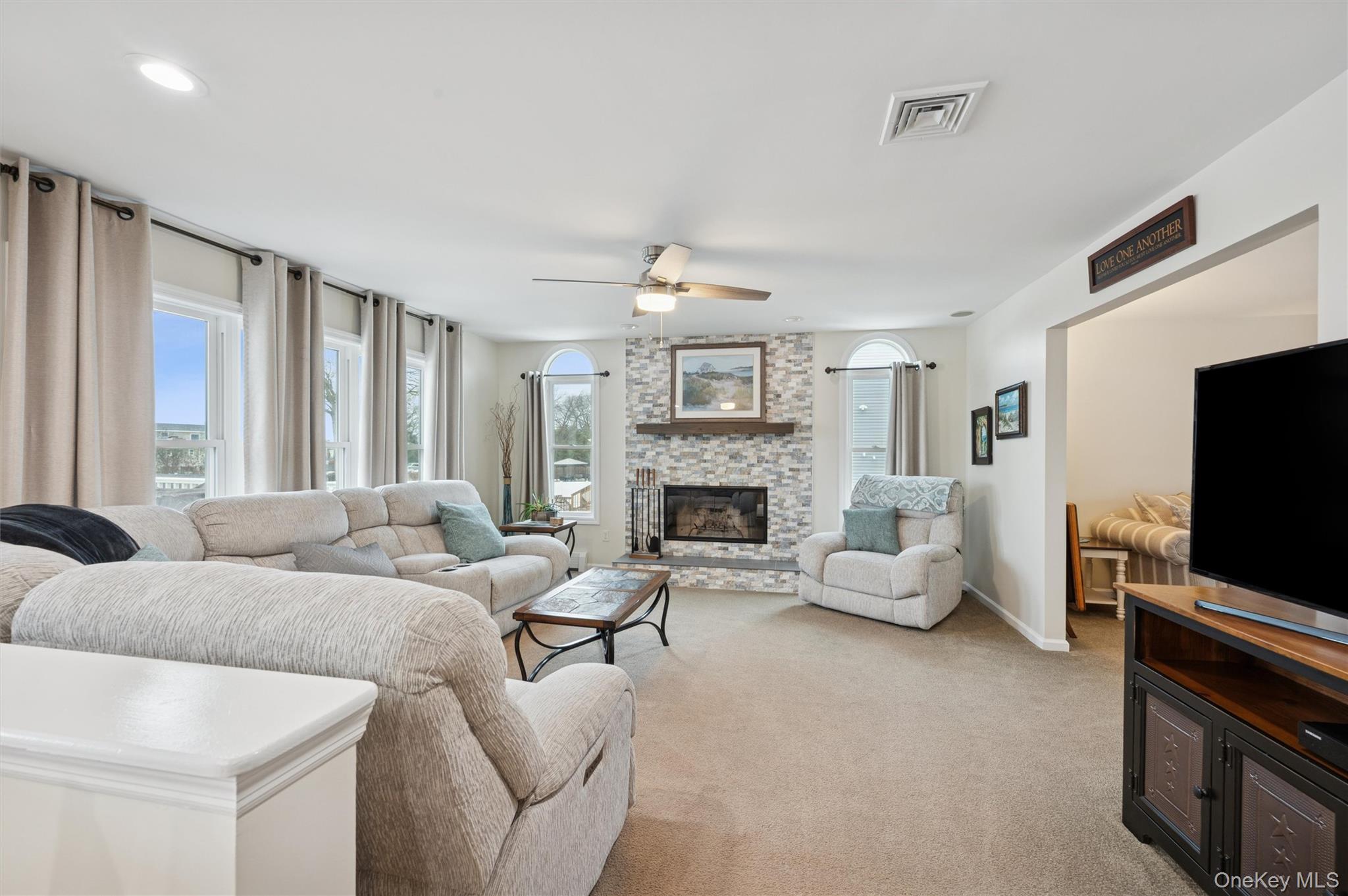 8 Sinnickson Road, Center Moriches, NY 11934