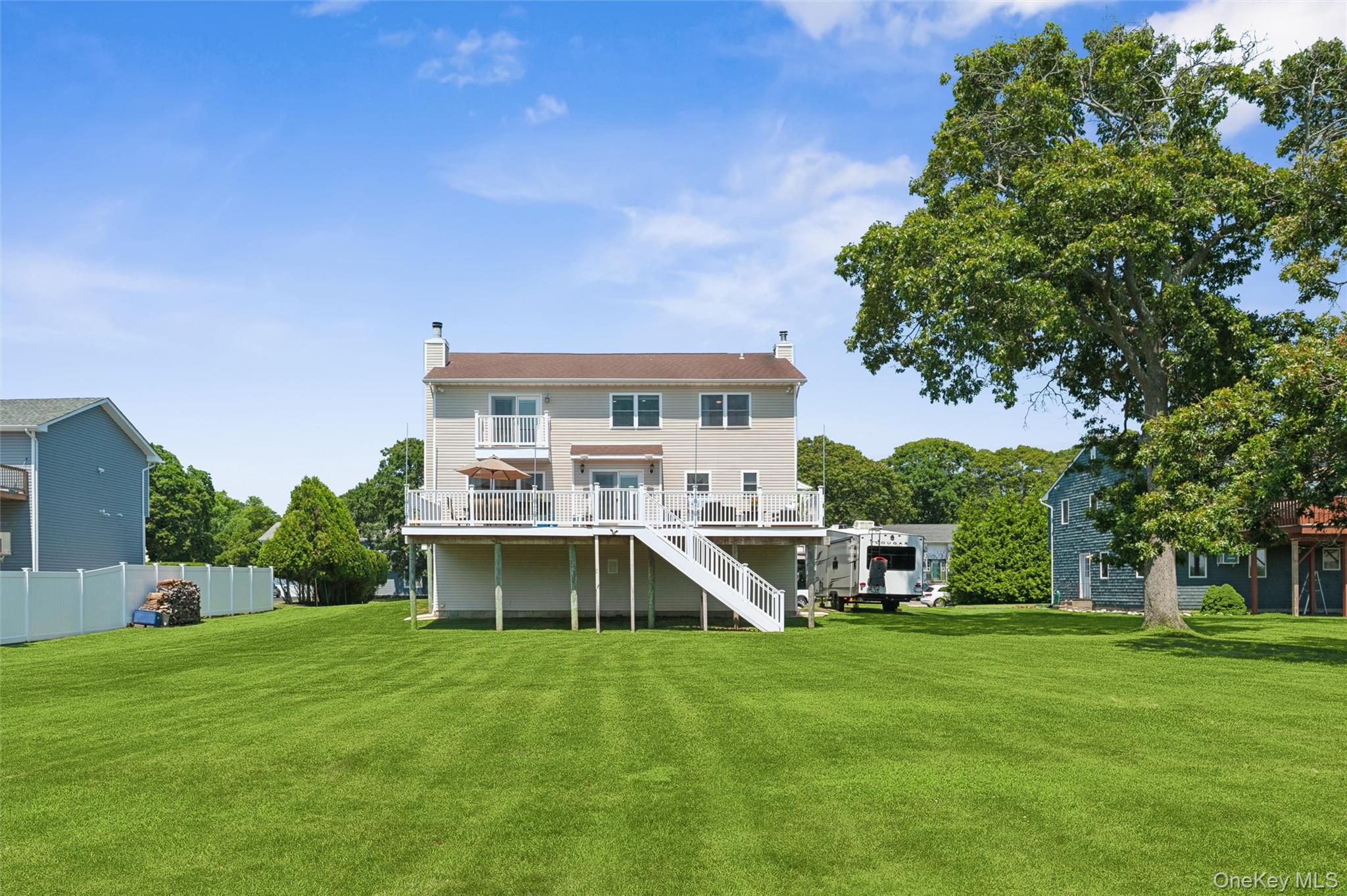 8 Sinnickson Road, Center Moriches, NY 11934