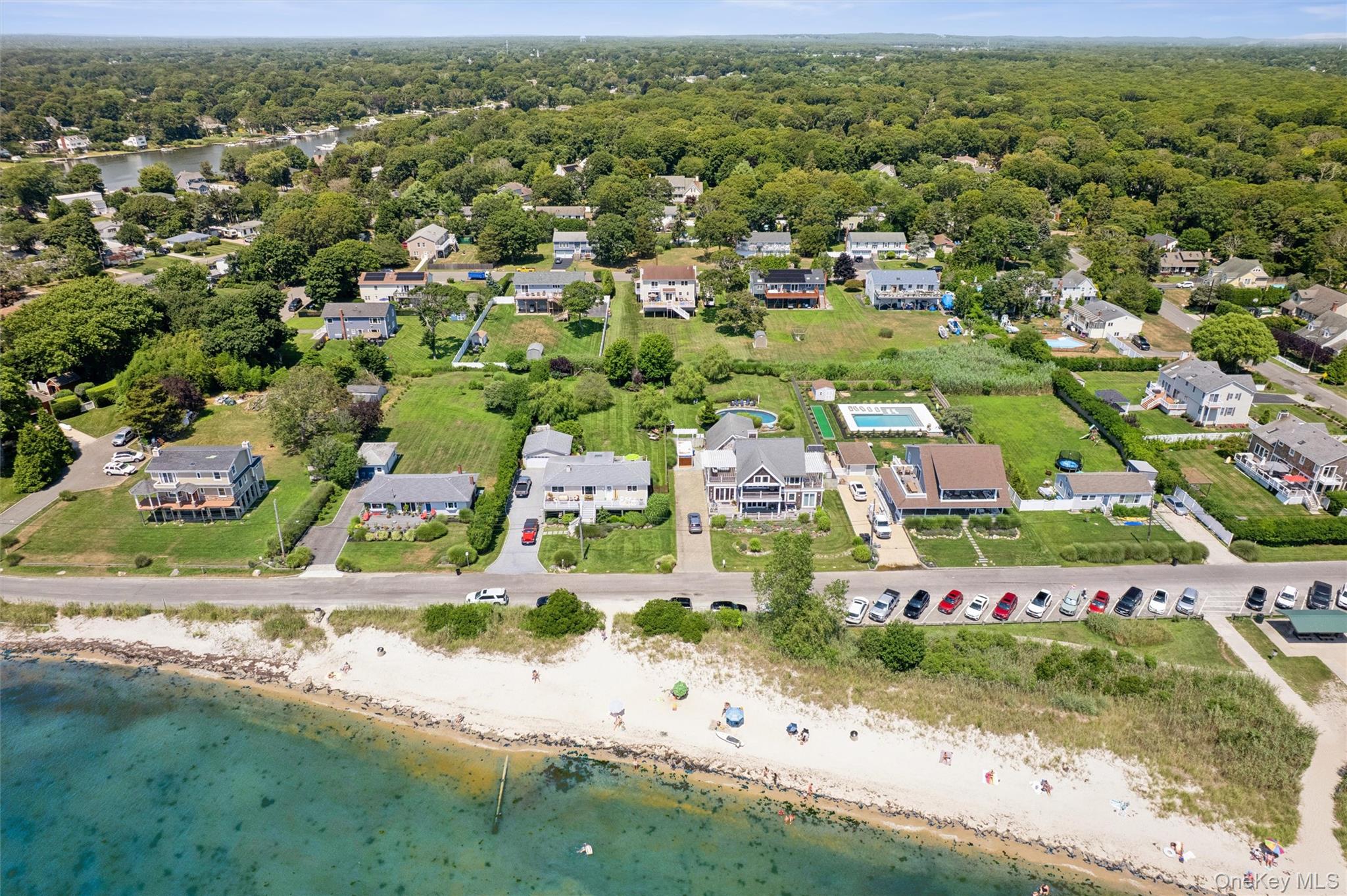 8 Sinnickson Road, Center Moriches, NY 11934