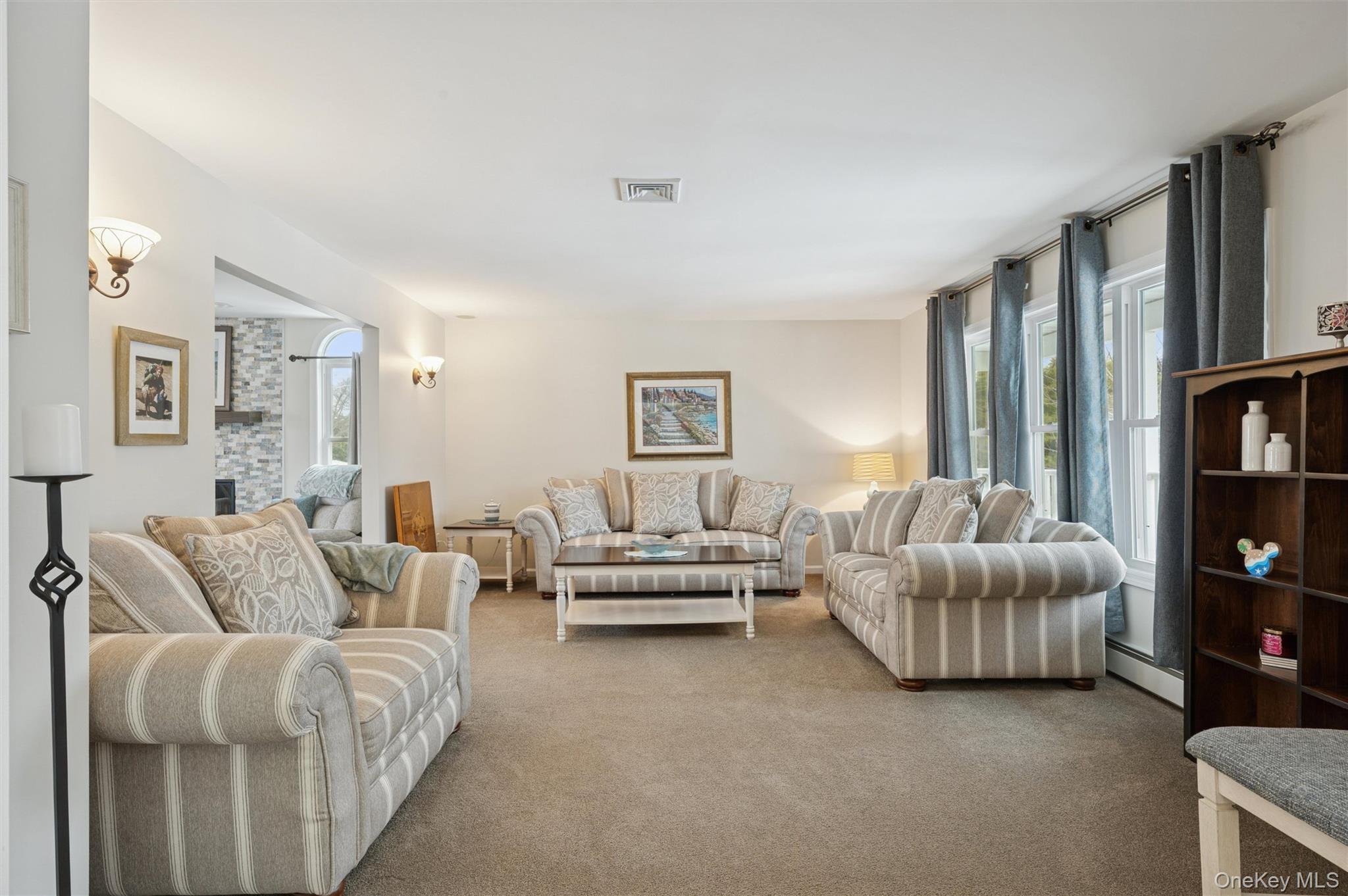 8 Sinnickson Road, Center Moriches, NY 11934