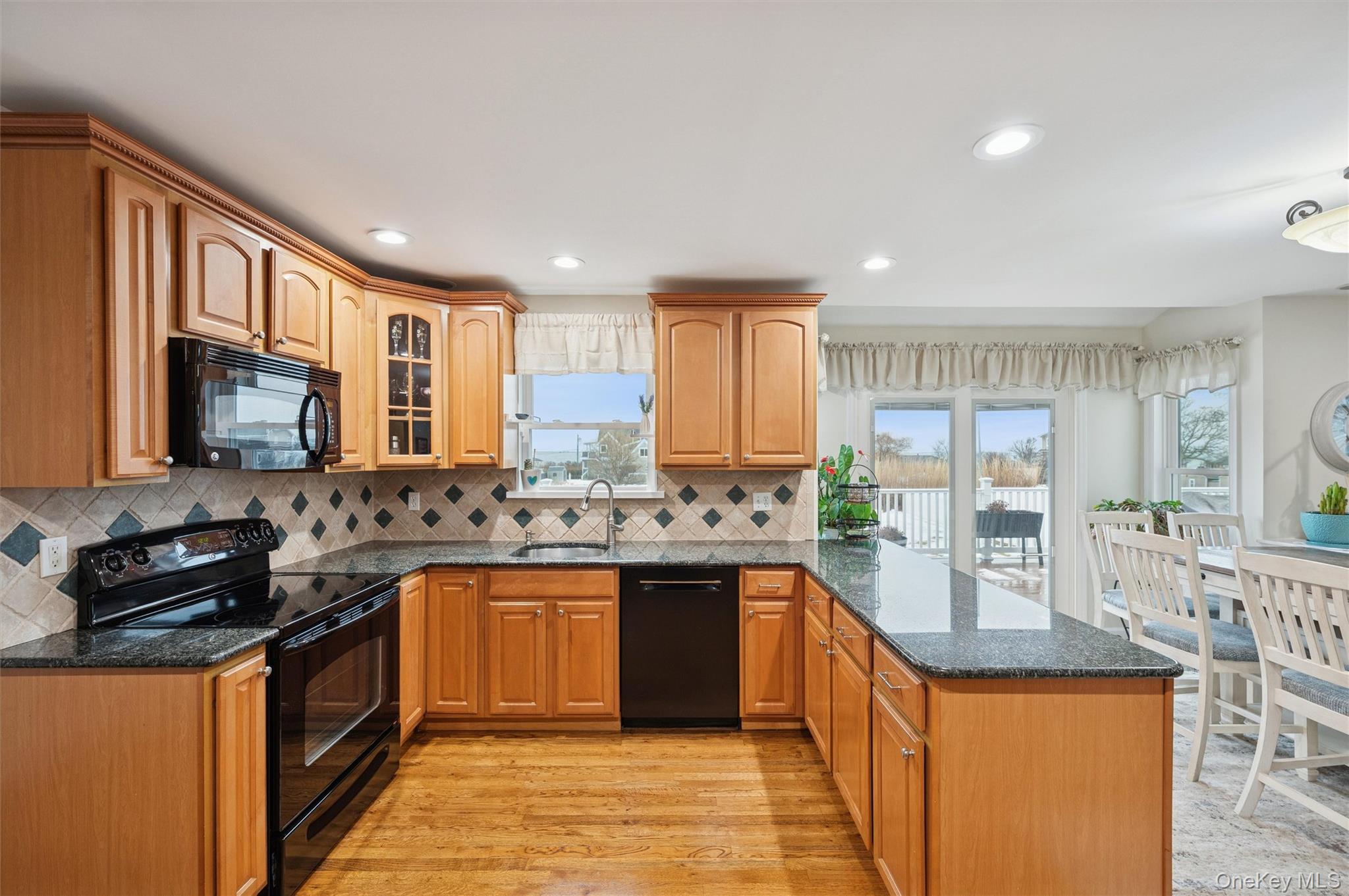 8 Sinnickson Road, Center Moriches, NY 11934