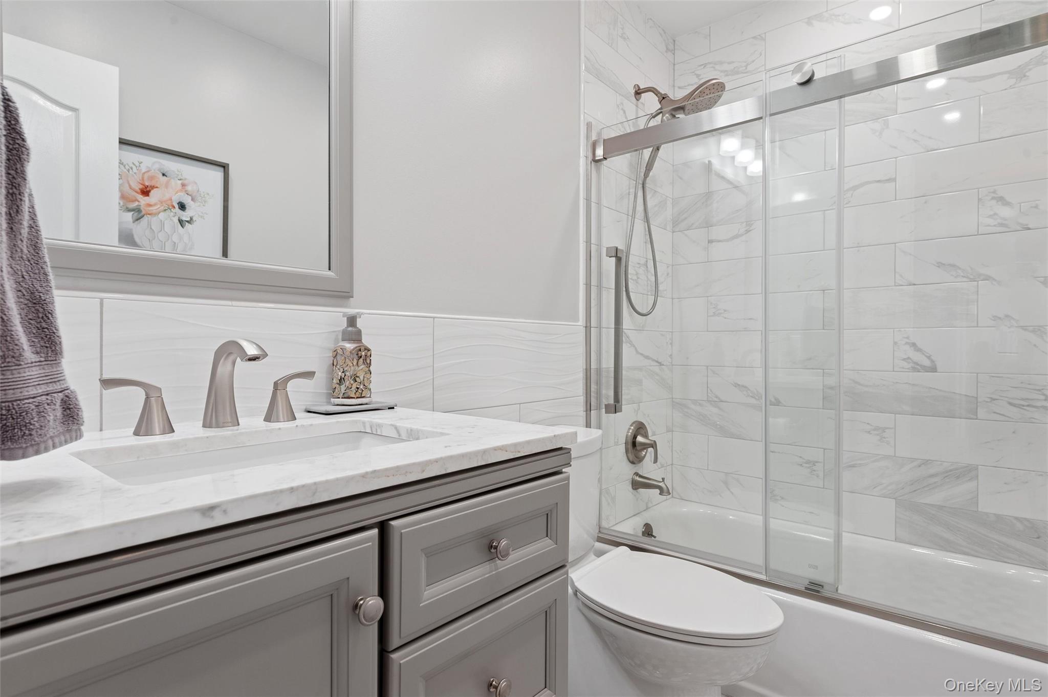 8 Sinnickson Road, Center Moriches, NY 11934