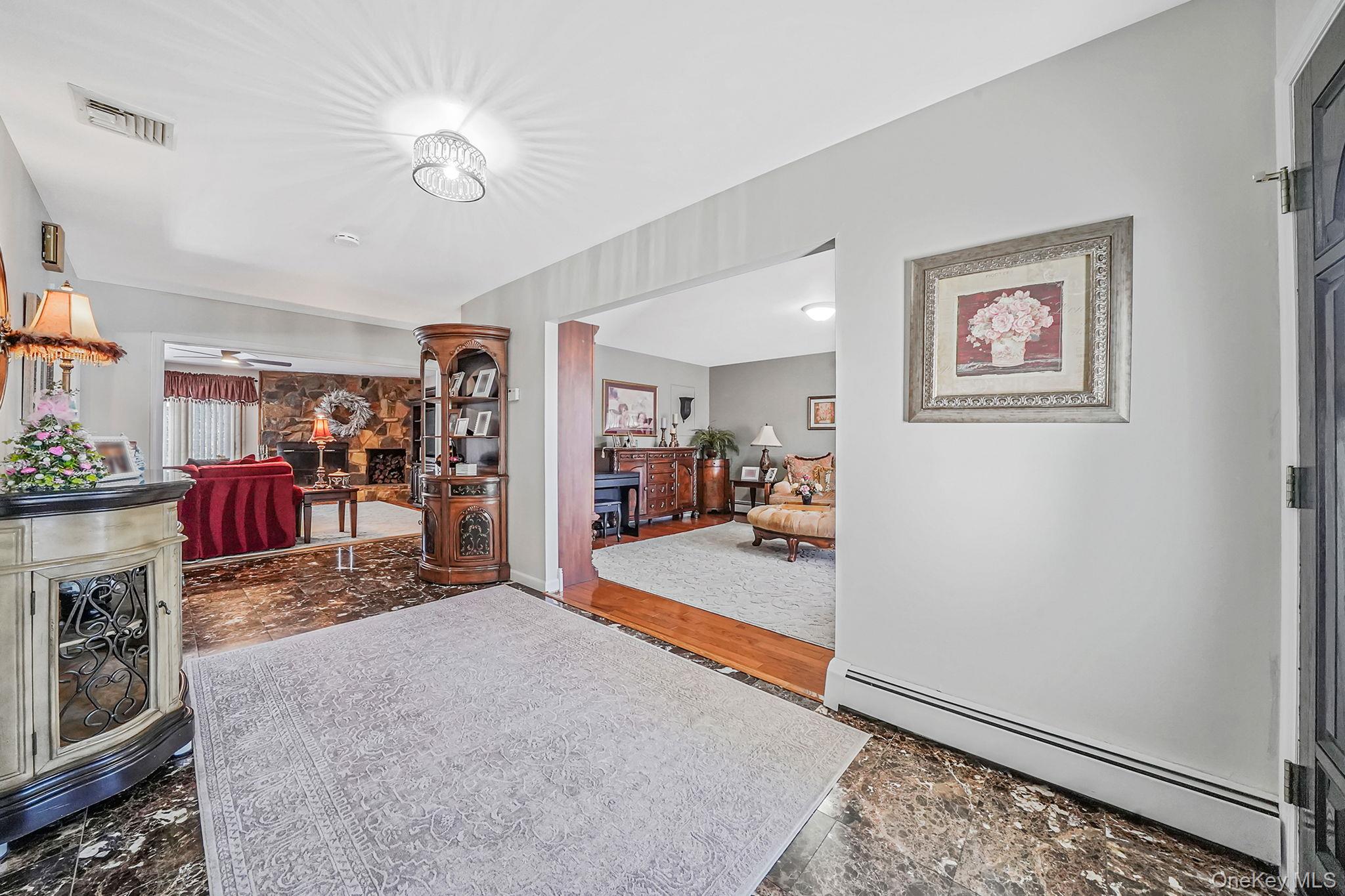 3 Biscayne Avenue, Farmingville, NY 11738