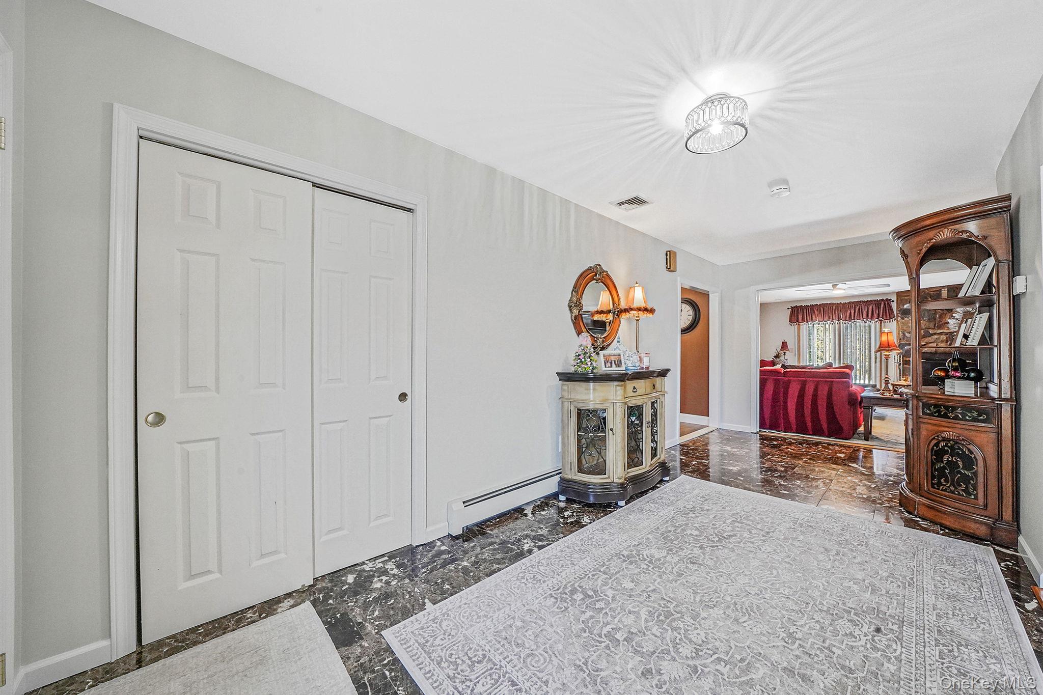 3 Biscayne Avenue, Farmingville, NY 11738