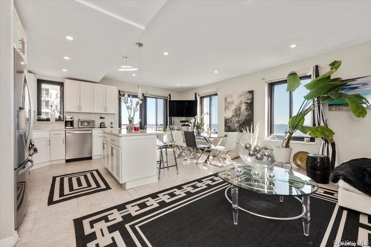 100 W Broadway # 4F, Long Beach, NY 11561