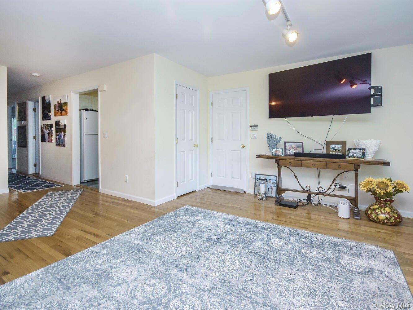 14 Hillcrest Street, Huntington, NY 11743