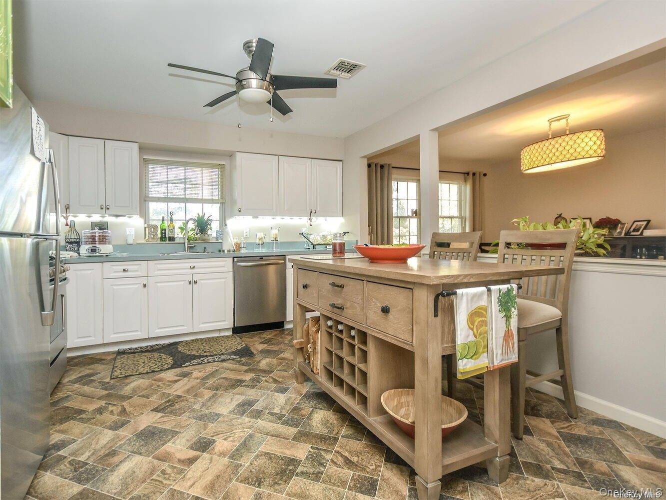 3 Ale Court, Centerport, NY 11721