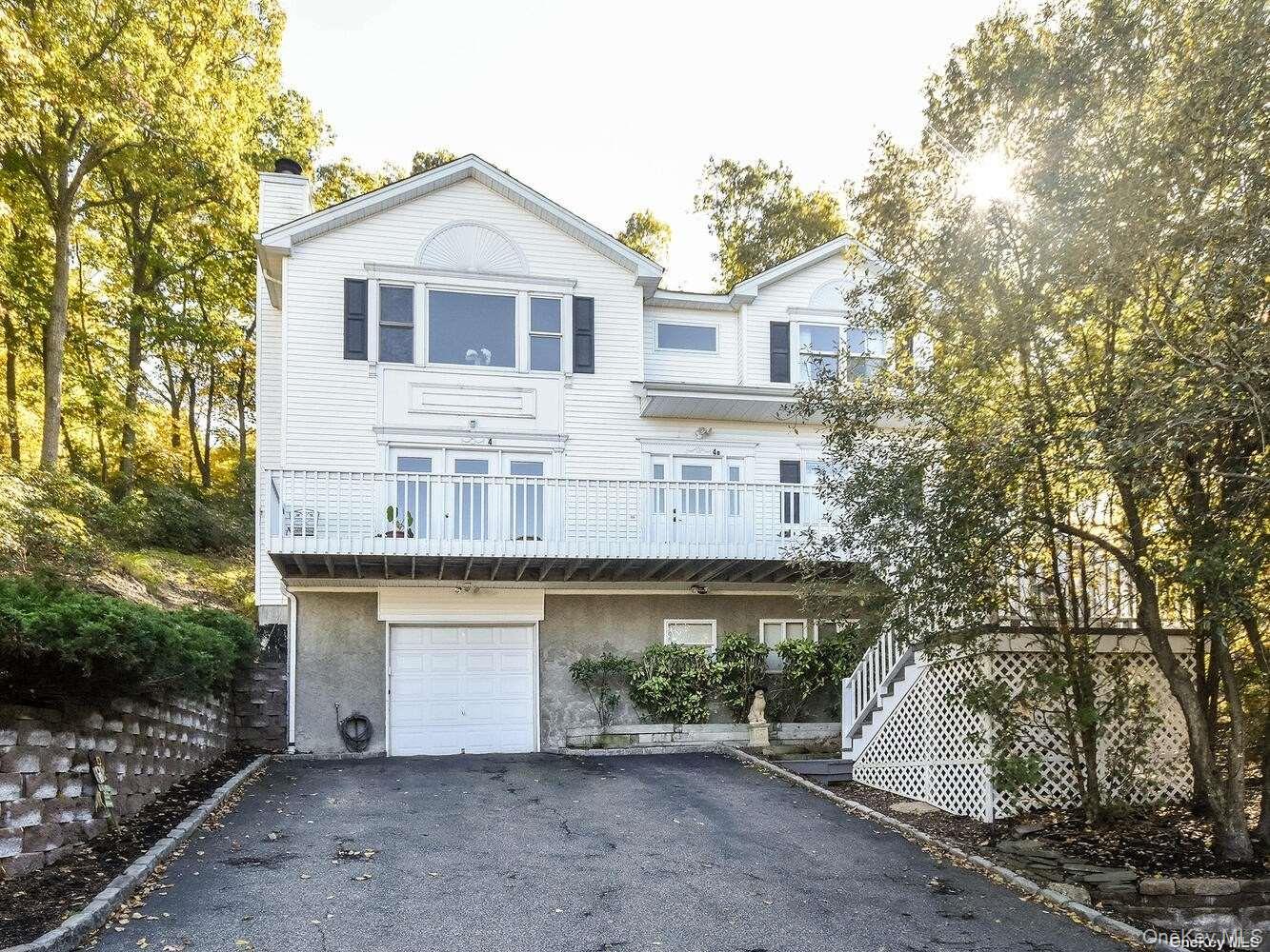 4 Ale Court, Centerport, NY 11721