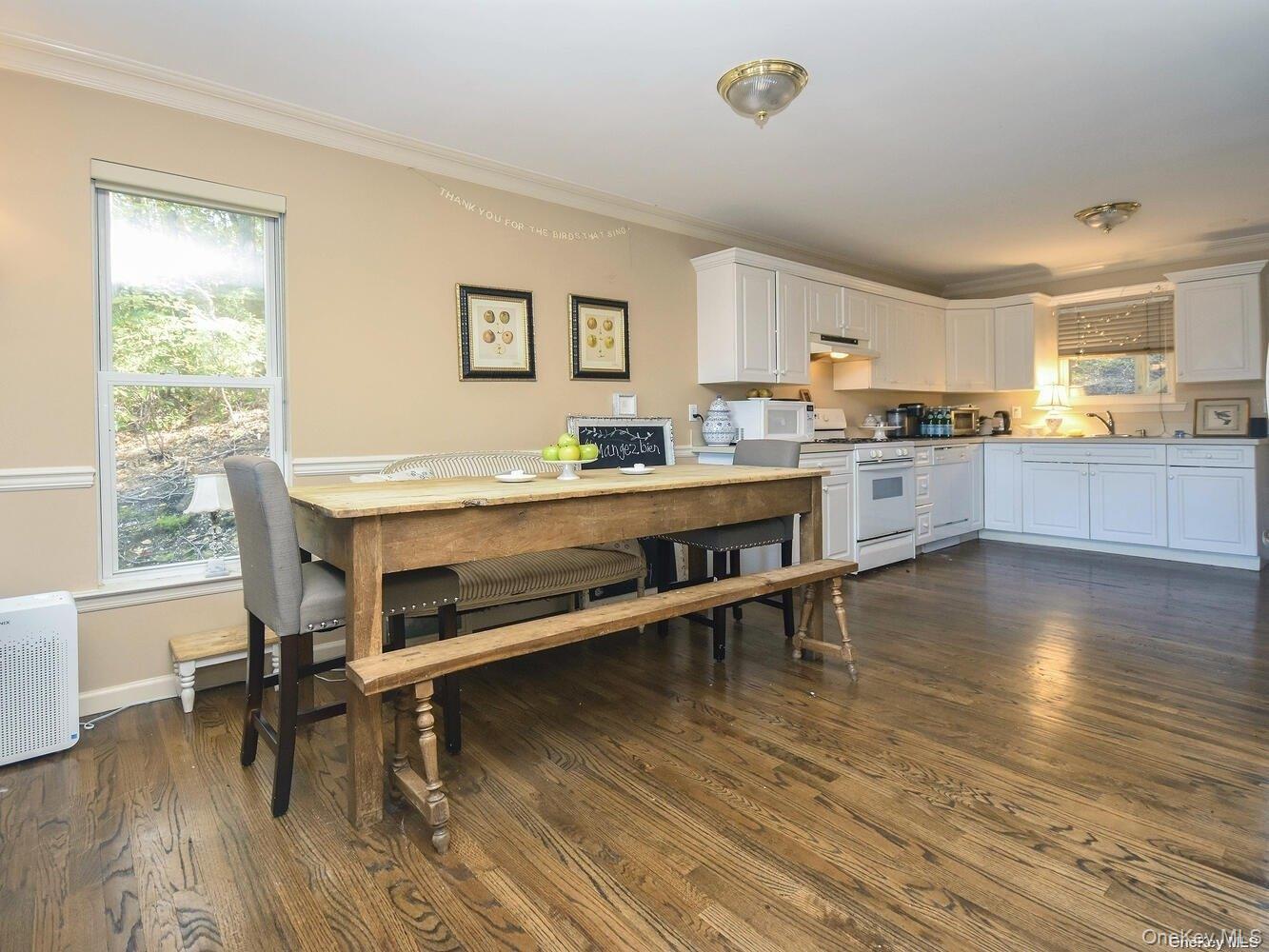 4 Ale Court, Centerport, NY 11721