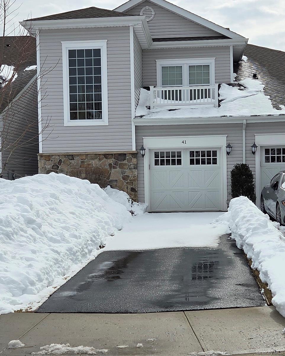 41 Greentree Court, Shirley, NY 11967