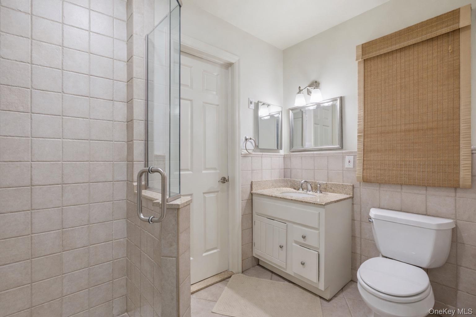 1 Canal Way, Hampton Bays, NY 11946