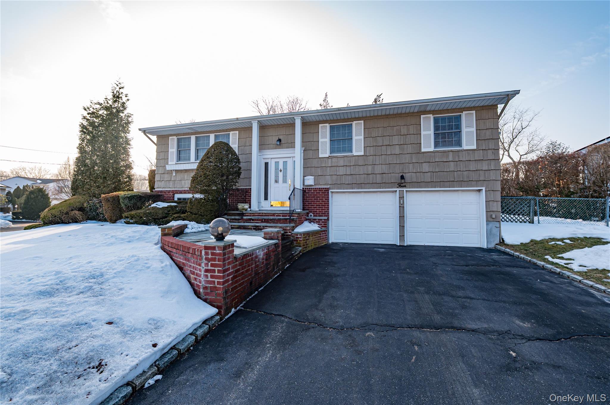 4 Winslow Lane, Kings Park, NY 11754