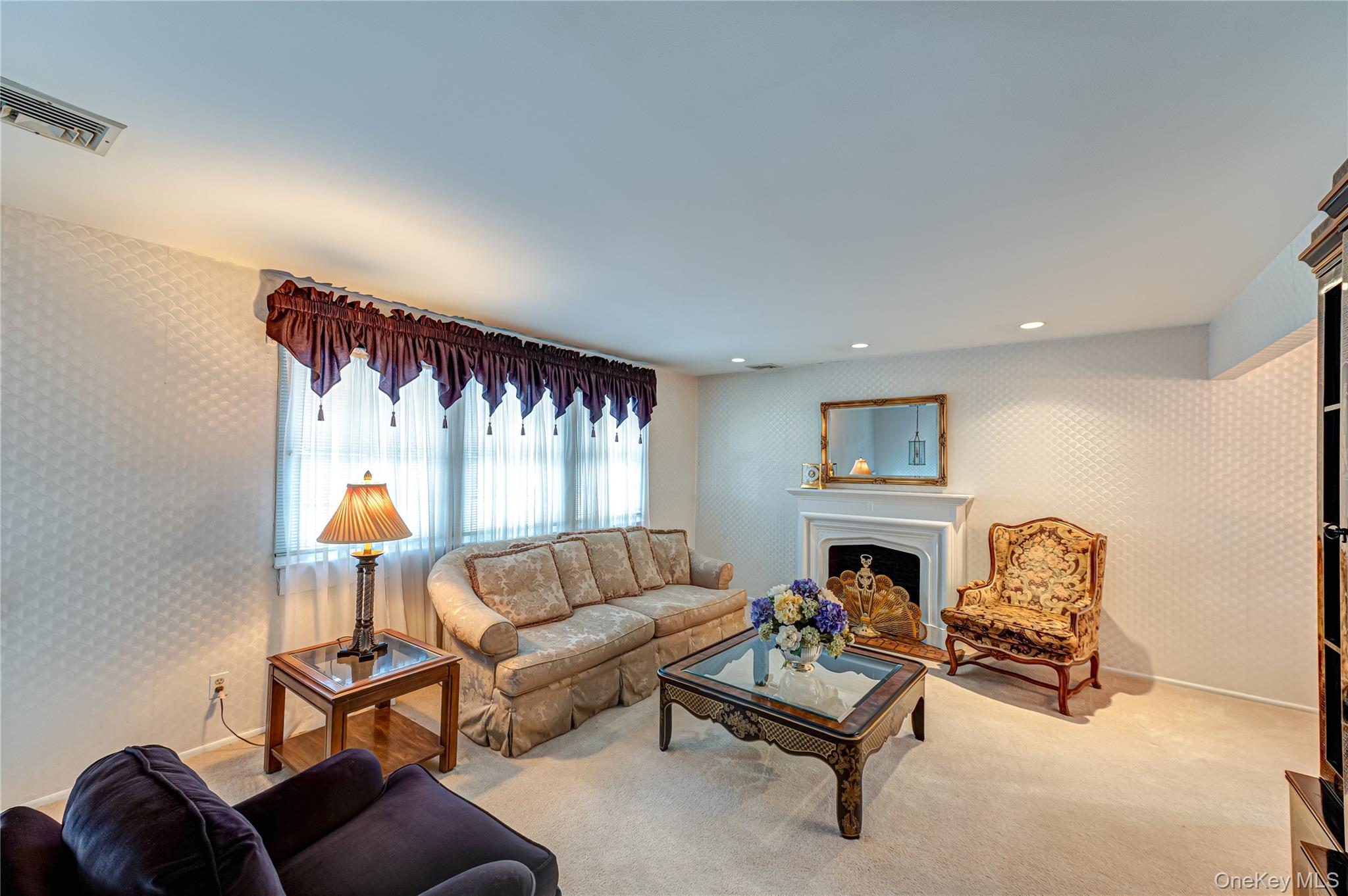 4 Winslow Lane, Kings Park, NY 11754