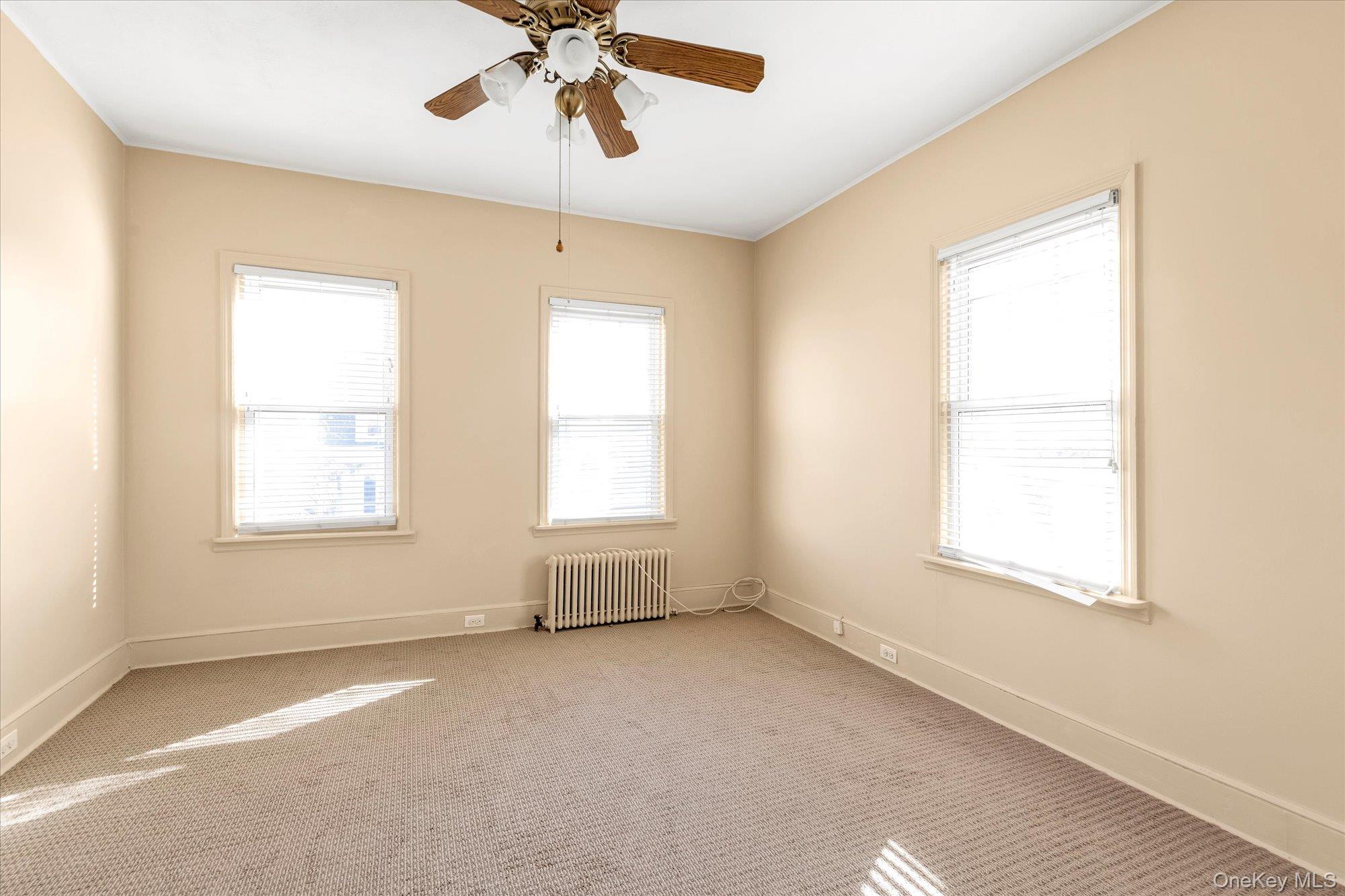 14 Endview Avenue, Lynbrook, NY 11563