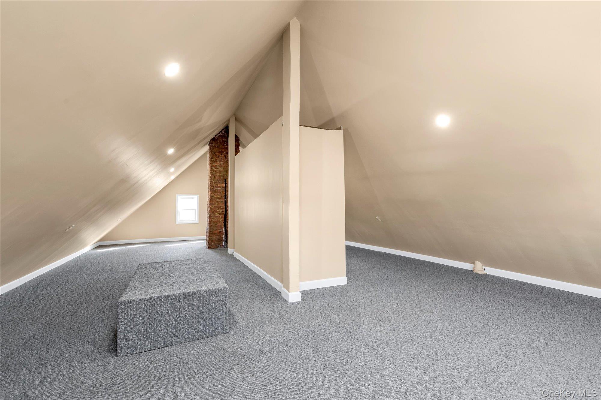 14 Endview Avenue, Lynbrook, NY 11563