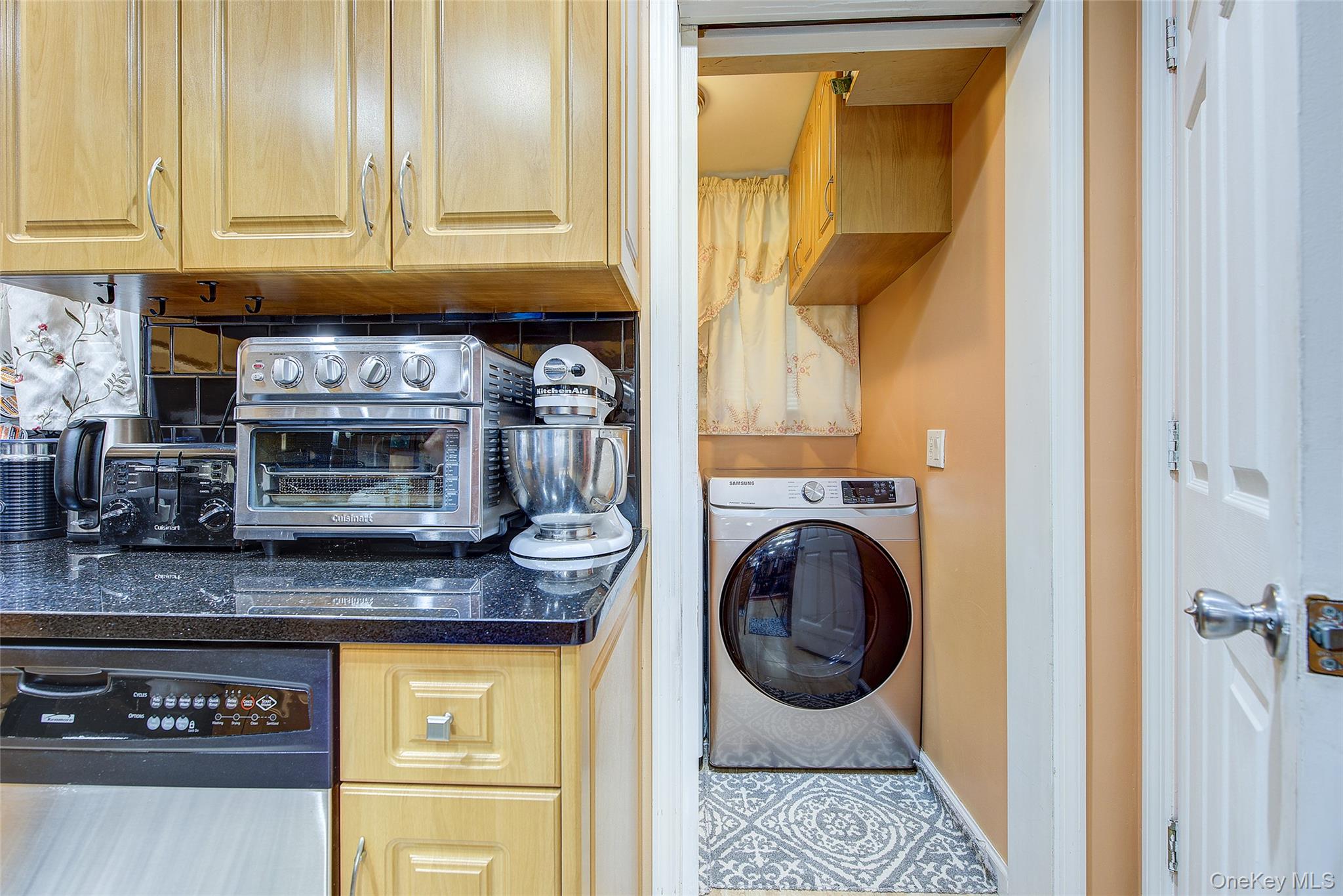 8848 201 ST, Hollis, NY 11423