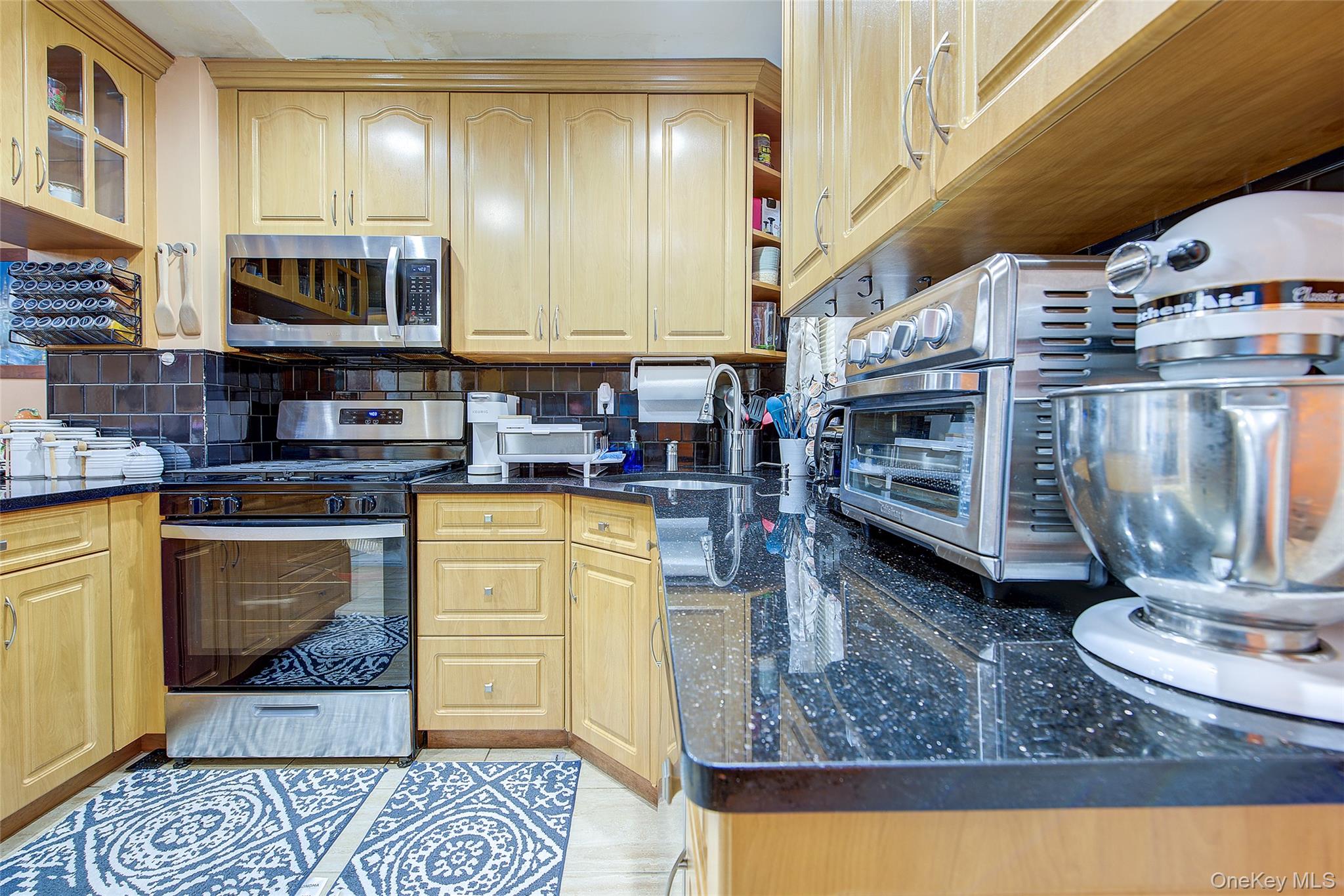 8848 201 ST, Hollis, NY 11423