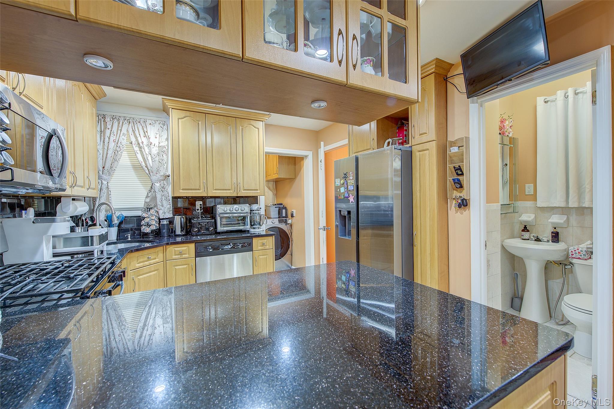 8848 201 ST, Hollis, NY 11423