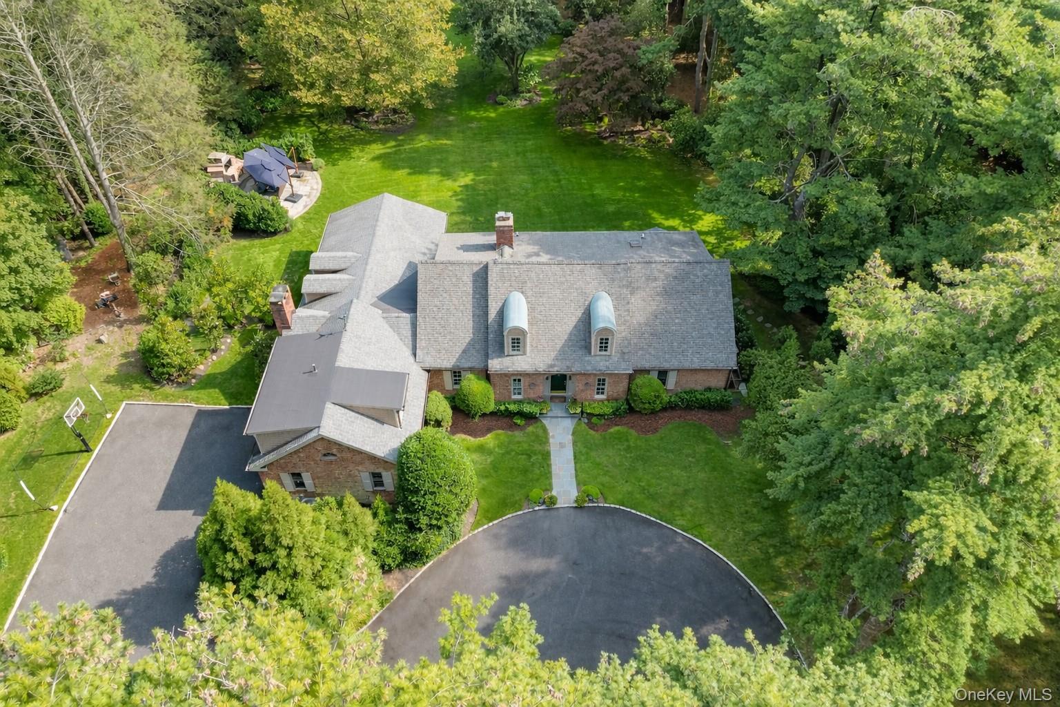 10 Middle Hollow Road, Lloyd Harbor, NY 11743