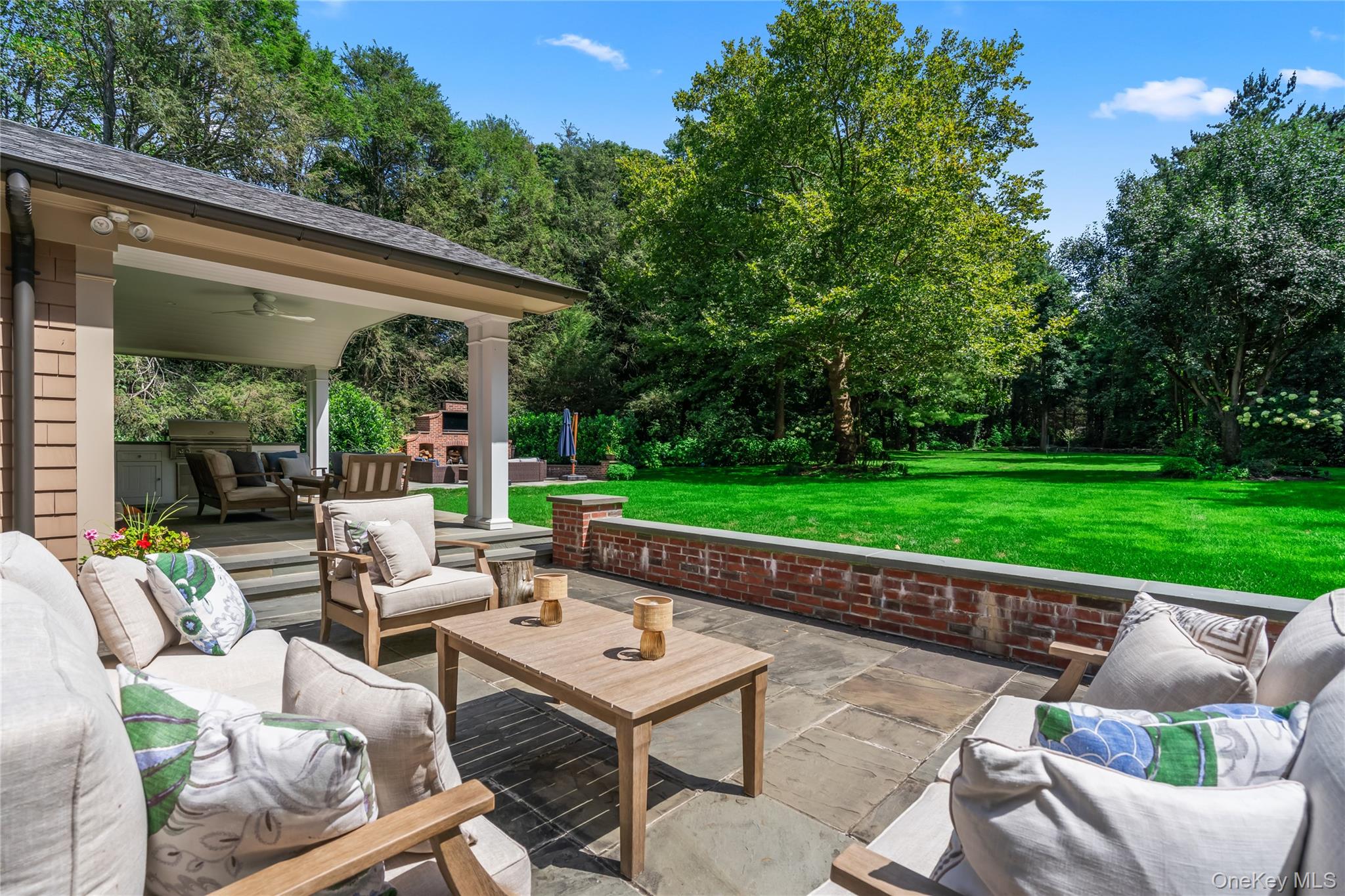 10 Middle Hollow Road, Lloyd Harbor, NY 11743