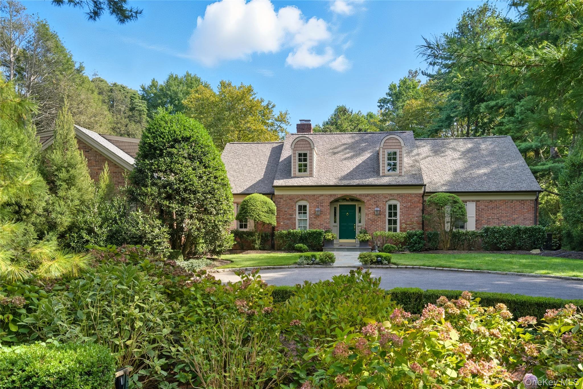 10 Middle Hollow Road, Lloyd Harbor, NY 11743