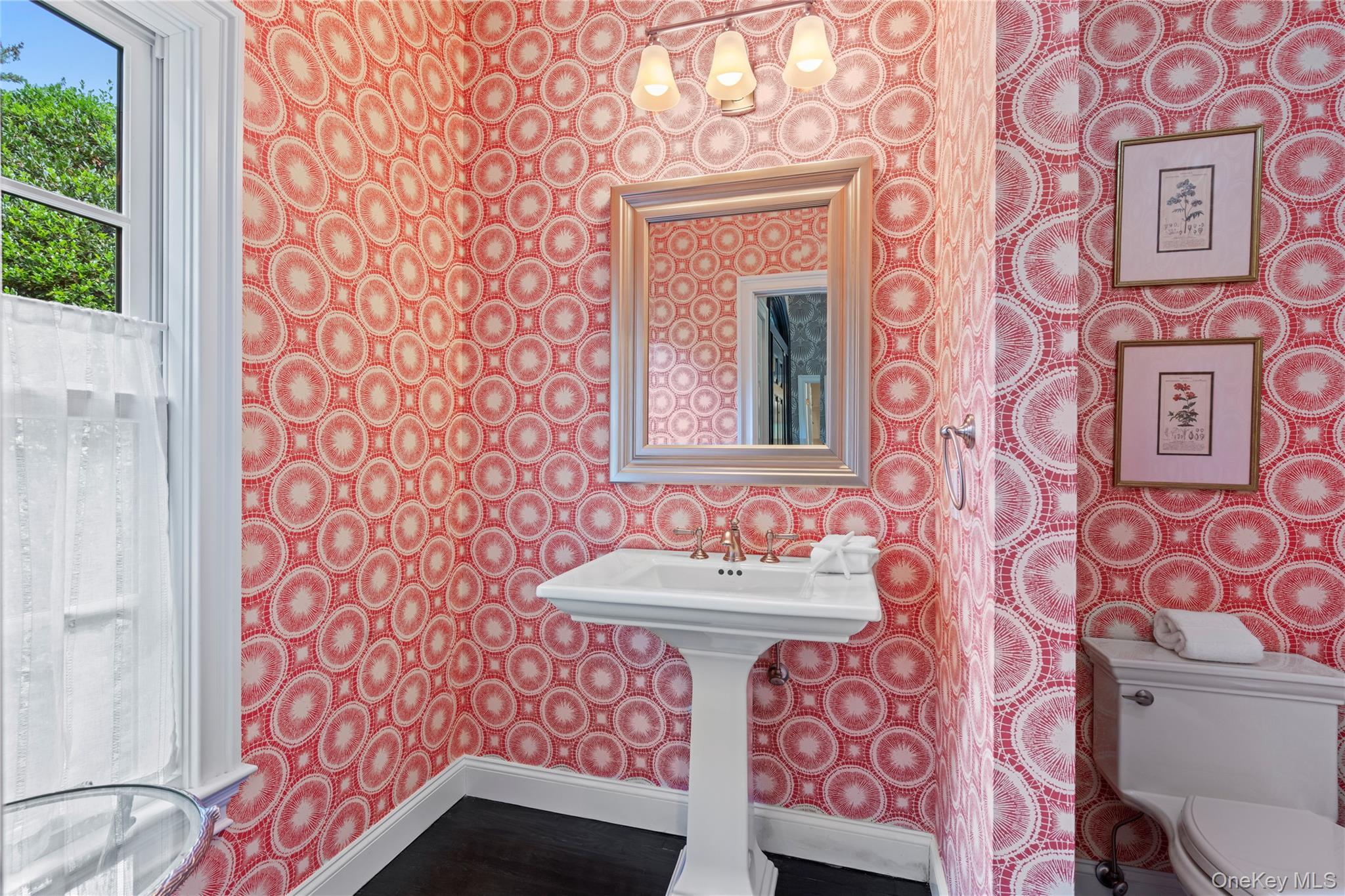 10 Middle Hollow Road, Lloyd Harbor, NY 11743