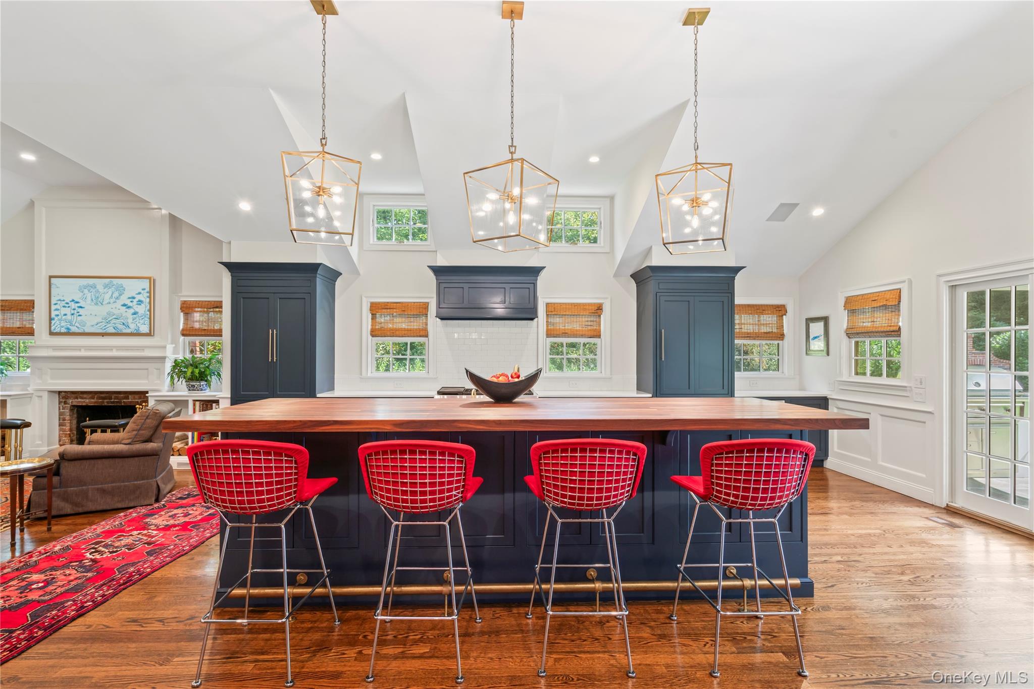 10 Middle Hollow Road, Lloyd Harbor, NY 11743