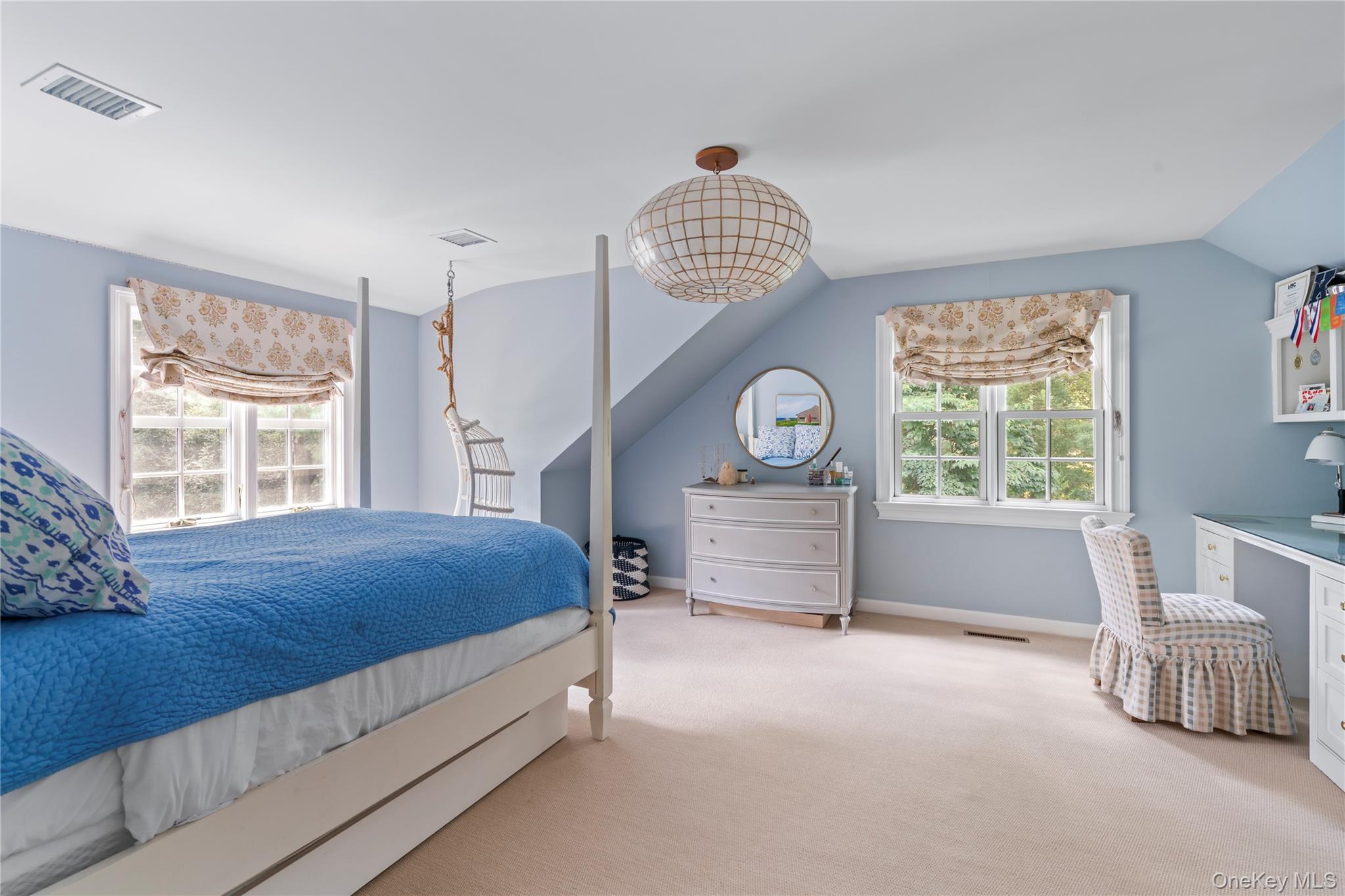 10 Middle Hollow Road, Lloyd Harbor, NY 11743