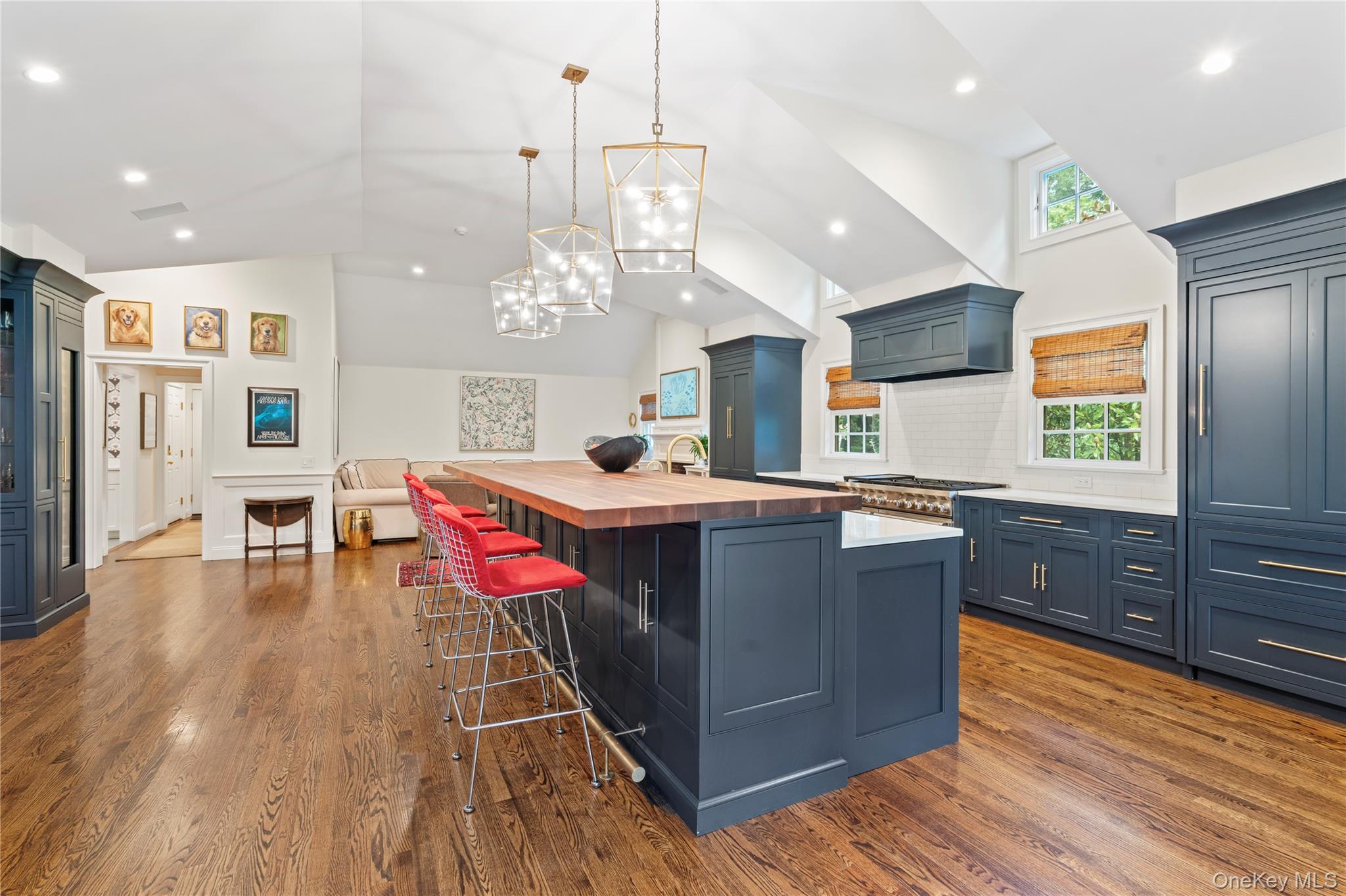 10 Middle Hollow Road, Lloyd Harbor, NY 11743