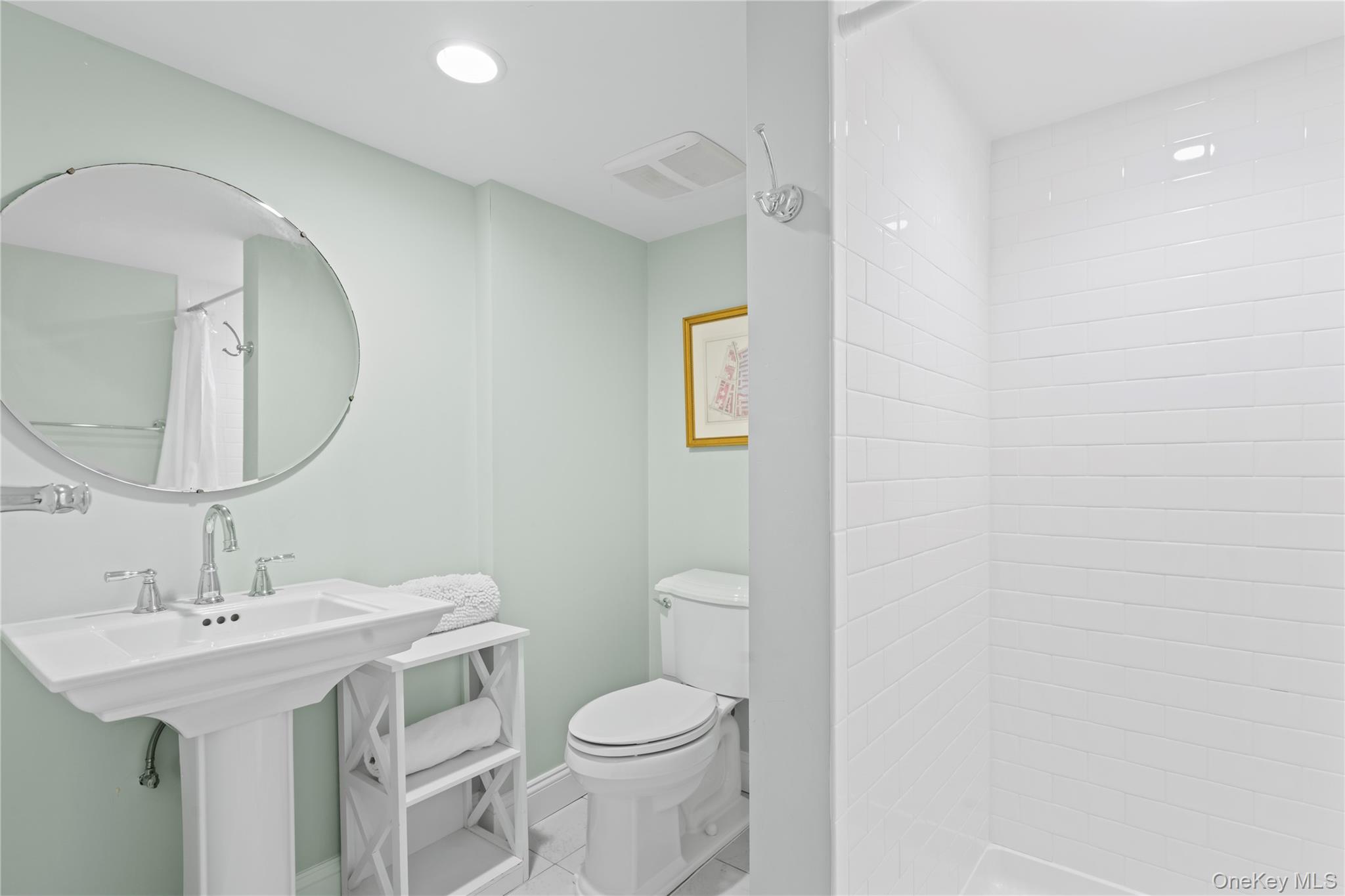 10 Middle Hollow Road, Lloyd Harbor, NY 11743