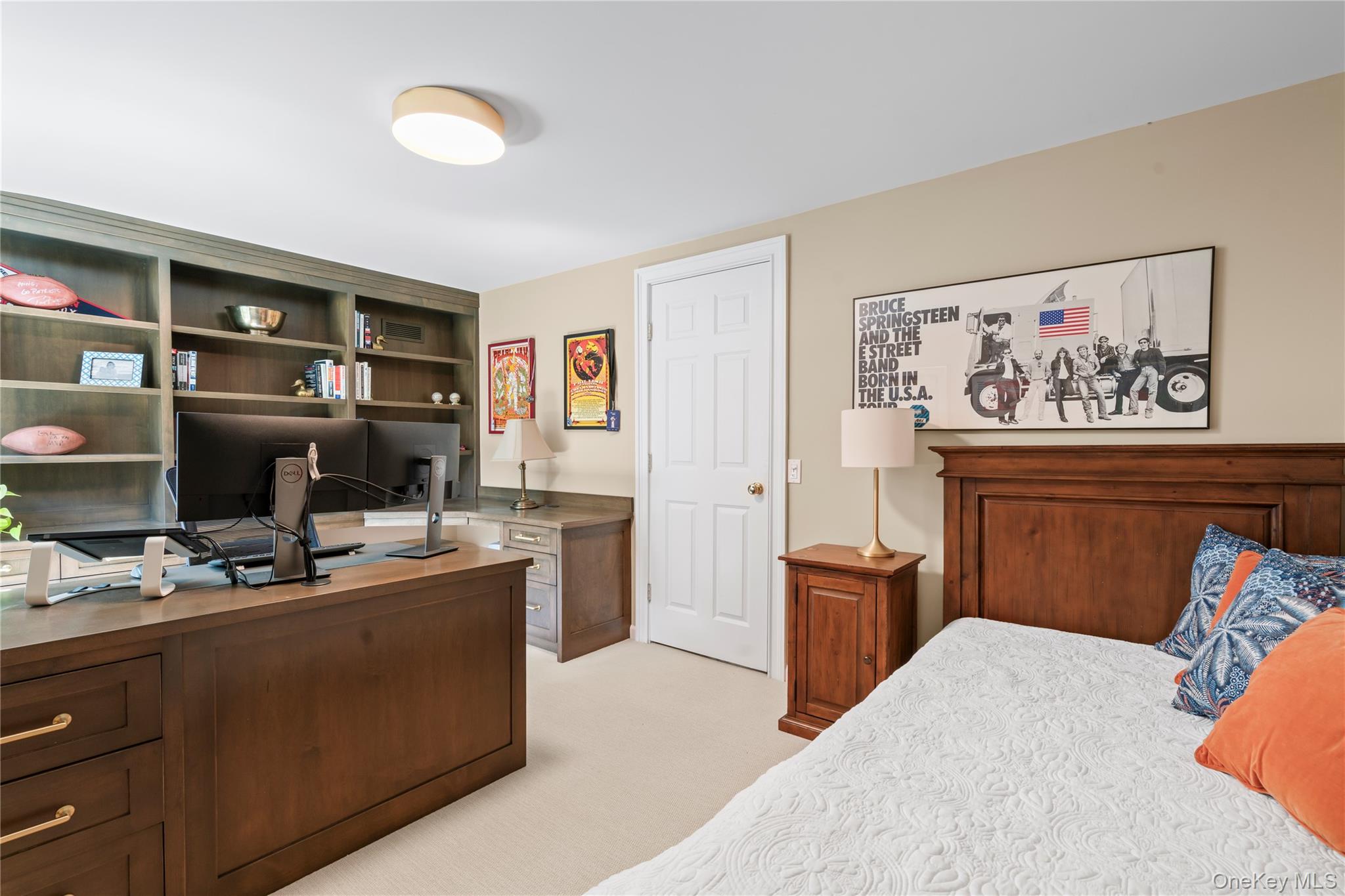 10 Middle Hollow Road, Lloyd Harbor, NY 11743