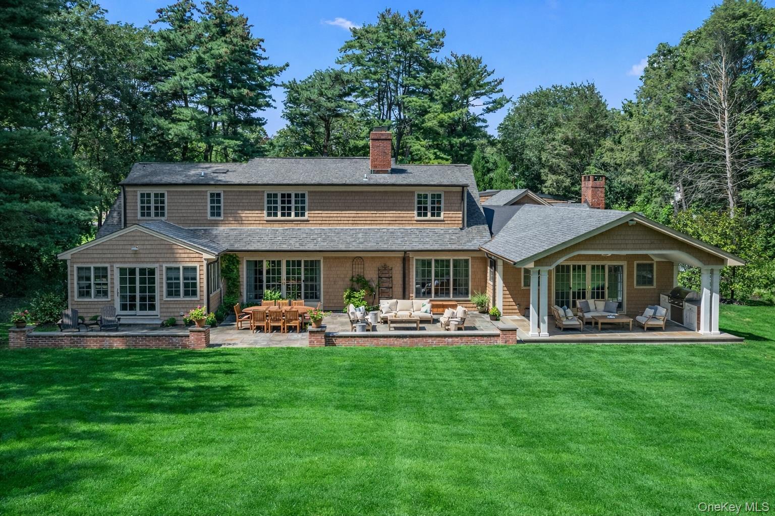 10 Middle Hollow Road, Lloyd Harbor, NY 11743