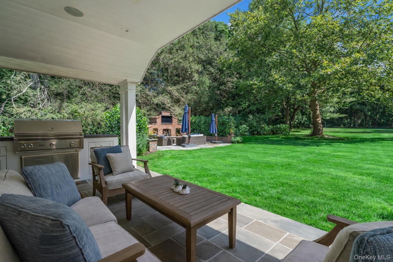 10 Middle Hollow Road, Lloyd Harbor, NY 11743