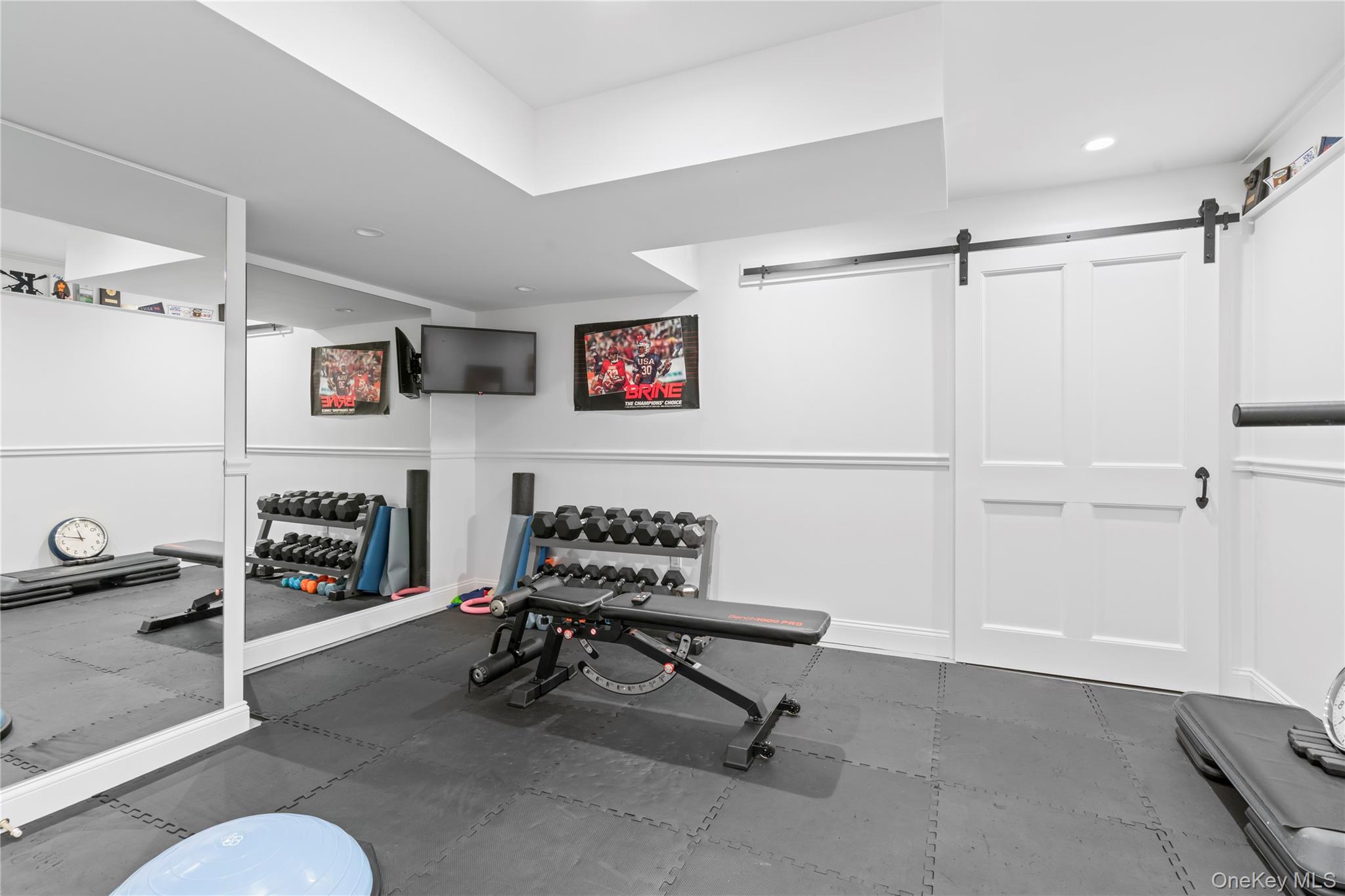 10 Middle Hollow Road, Lloyd Harbor, NY 11743