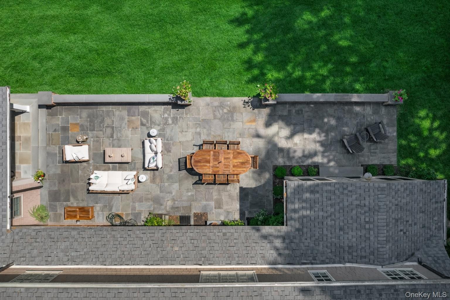 10 Middle Hollow Road, Lloyd Harbor, NY 11743