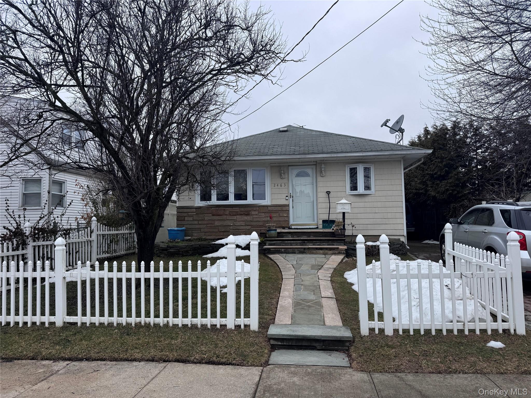 2463 Lindy Road, Westbury, NY 11590