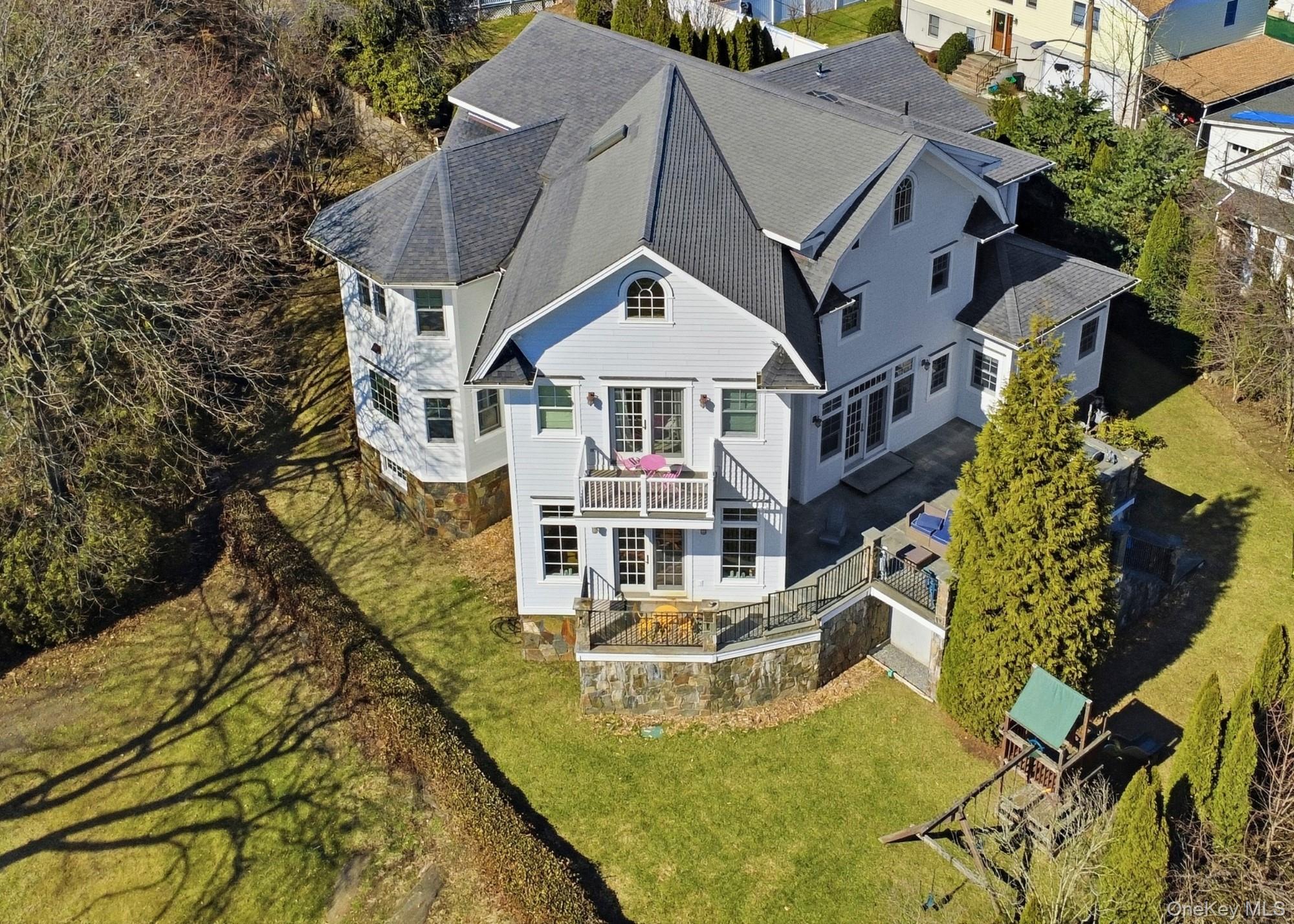 74 Old Post Lane, Mamaroneck, NY 10543