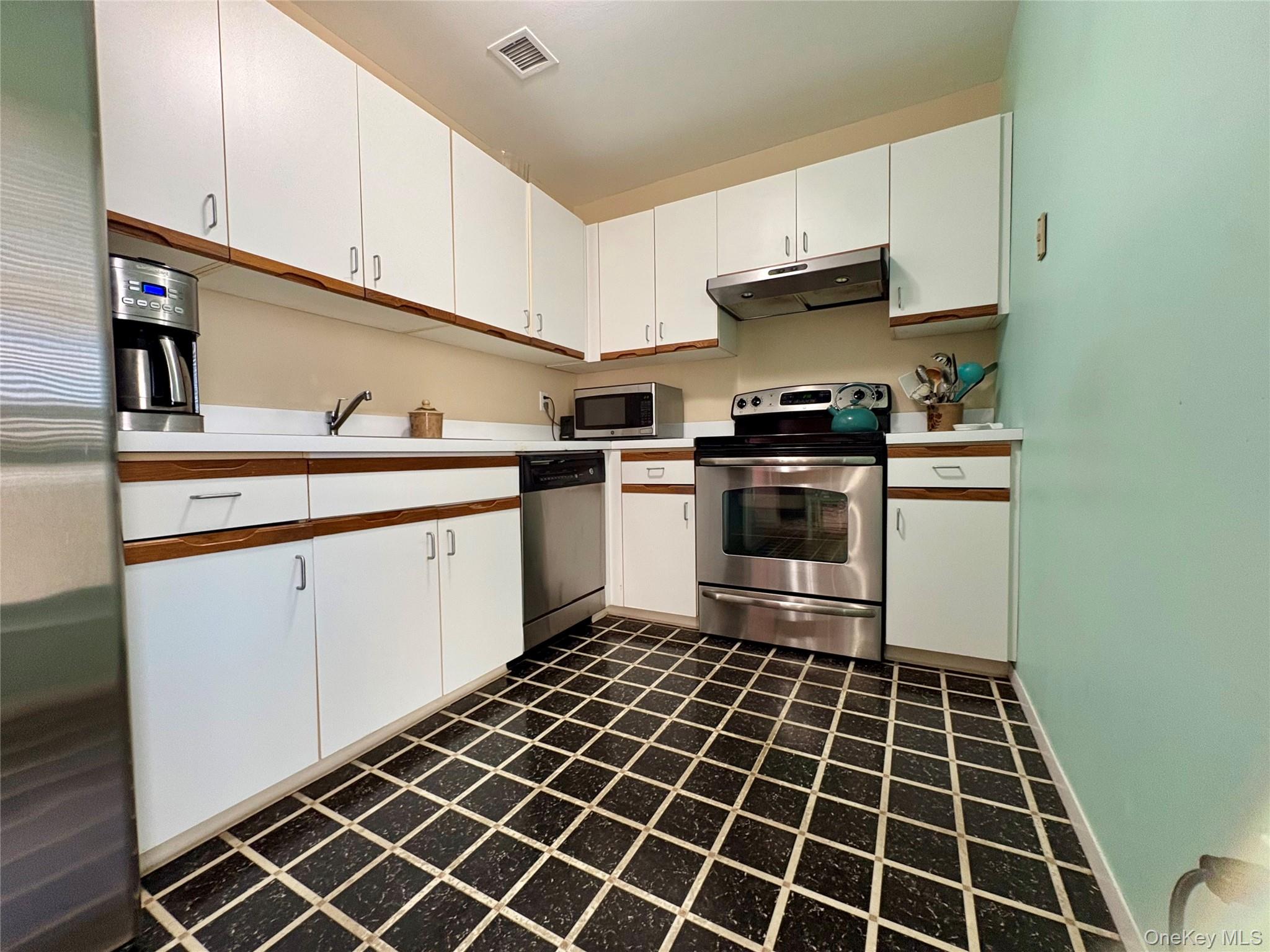 31 Anchor Street # Y, Freeport, NY 11520