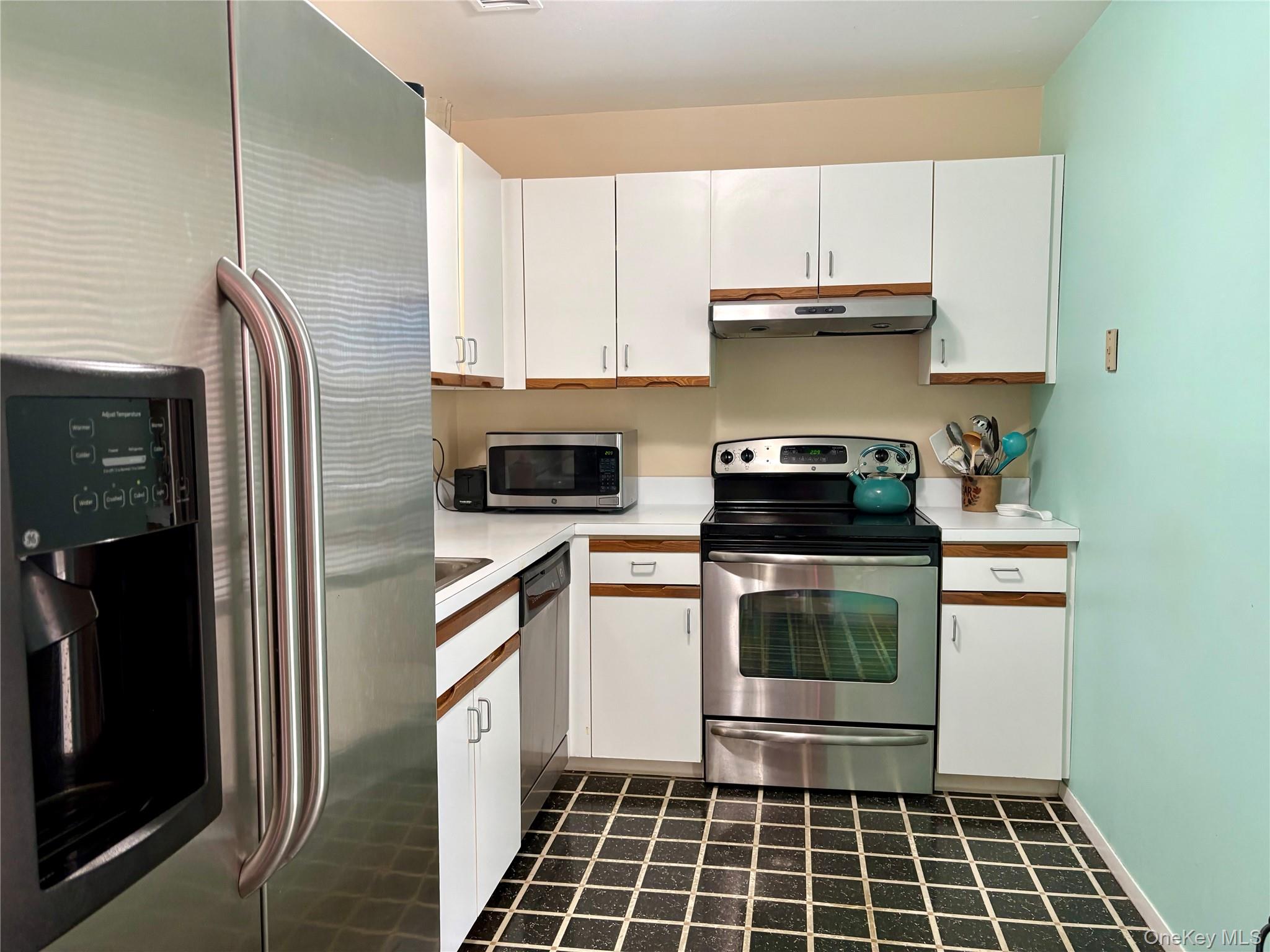 31 Anchor Street # Y, Freeport, NY 11520