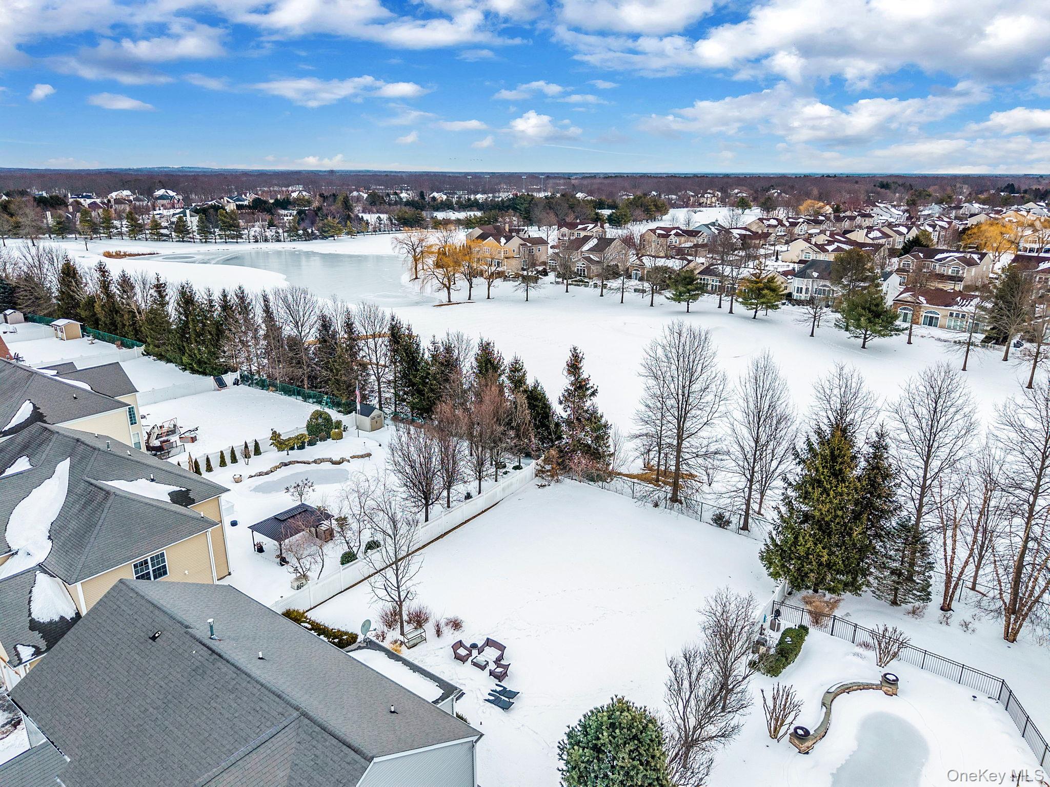 27 Avolet Court, Mount Sinai, NY 11766