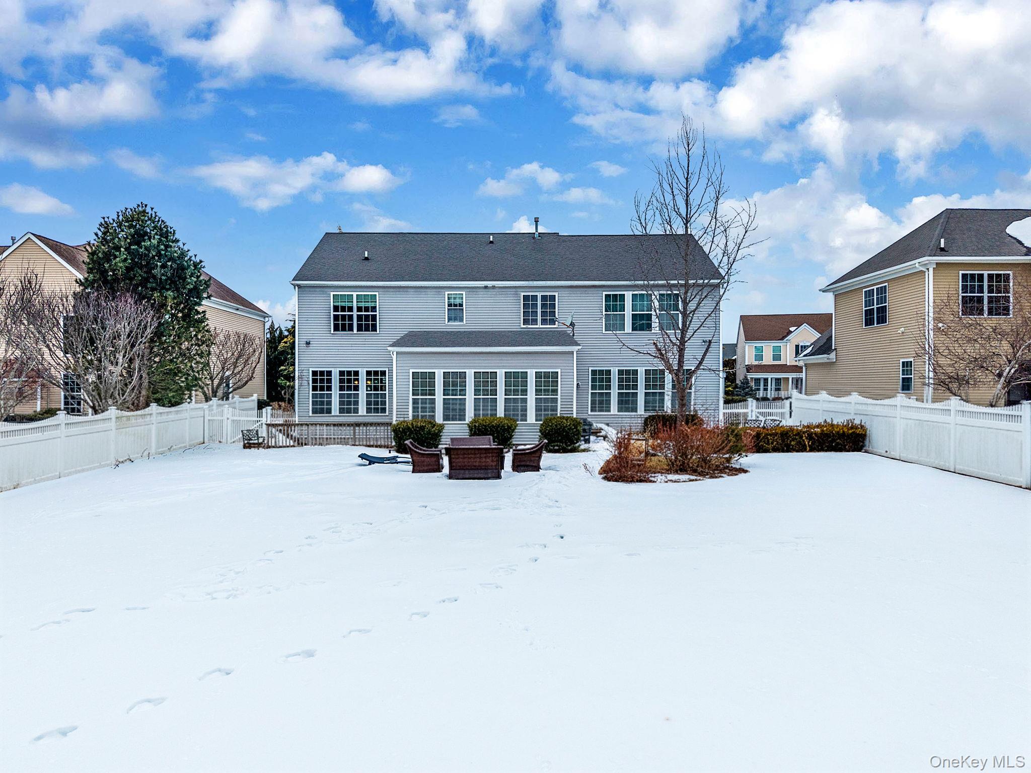 27 Avolet Court, Mount Sinai, NY 11766