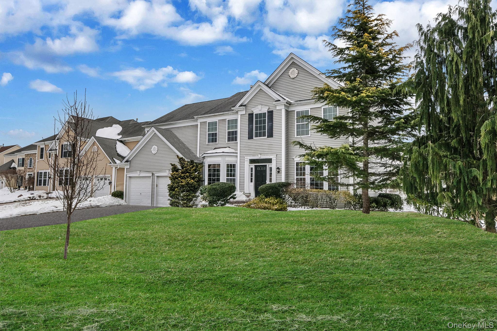 27 Avolet Court, Mount Sinai, NY 11766